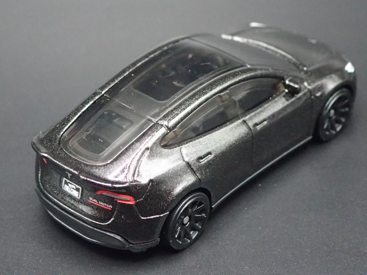 2020-2025 TESLA MODEL Y SUV BLK 1:64 SCALE COLLECTIBLE DIORAMA DIECAST MODEL CAR