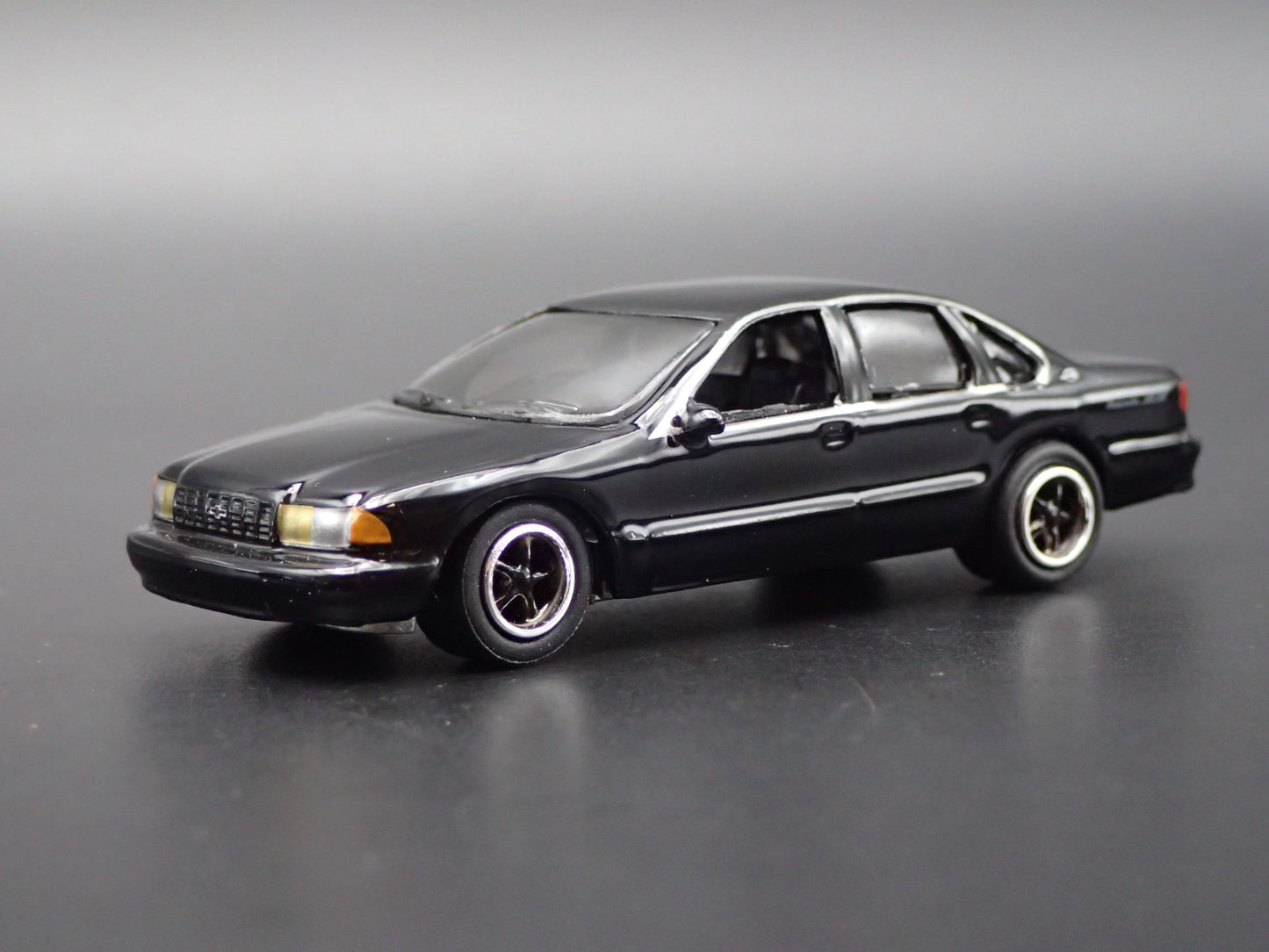 1994-1996 CHEVY CHEVROLET IMPALA SS BLACK 1:64 SCALE DIORAMA DIECAST MODEL CAR