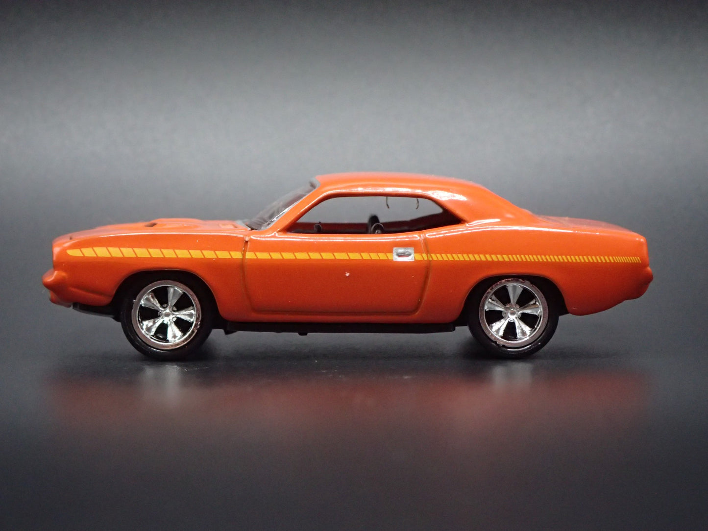 1970 70 PLYMOUTH CUDA 340 ORG 1:64 SCALE COLLECTIBLE DIORAMA DIECAST MODEL CAR