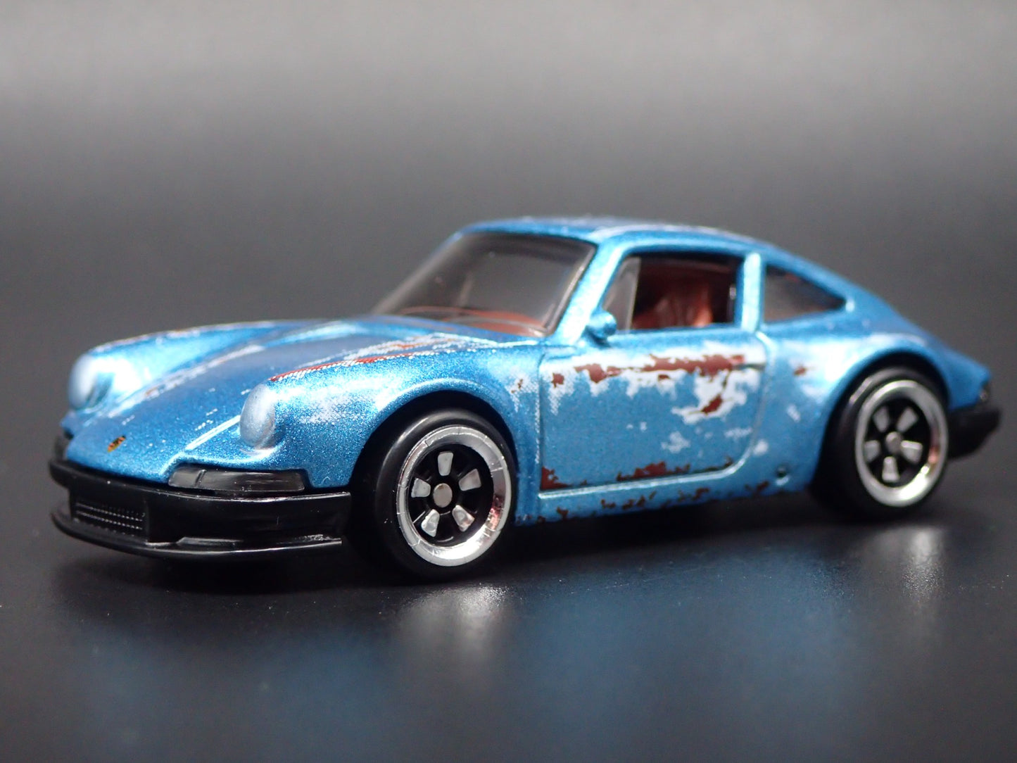 1964-1972 PORSCHE 911 BARN FIND 1:64 SCALE COLLECTIBLE DIORAMA DIECAST MODEL CAR