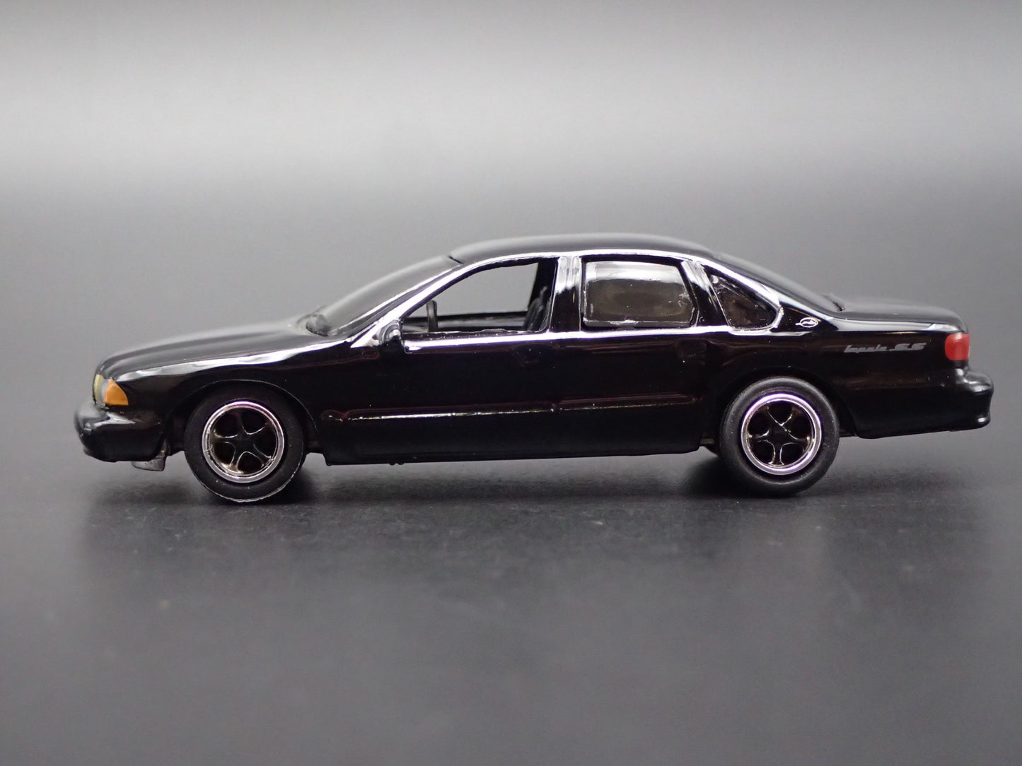 1994-1996 CHEVY CHEVROLET IMPALA SS BLACK 1:64 SCALE DIORAMA DIECAST MODEL CAR