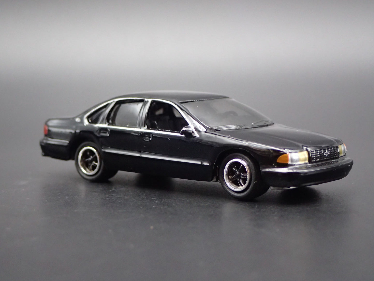1994-1996 CHEVY CHEVROLET IMPALA SS BLACK 1:64 SCALE DIORAMA DIECAST MODEL CAR