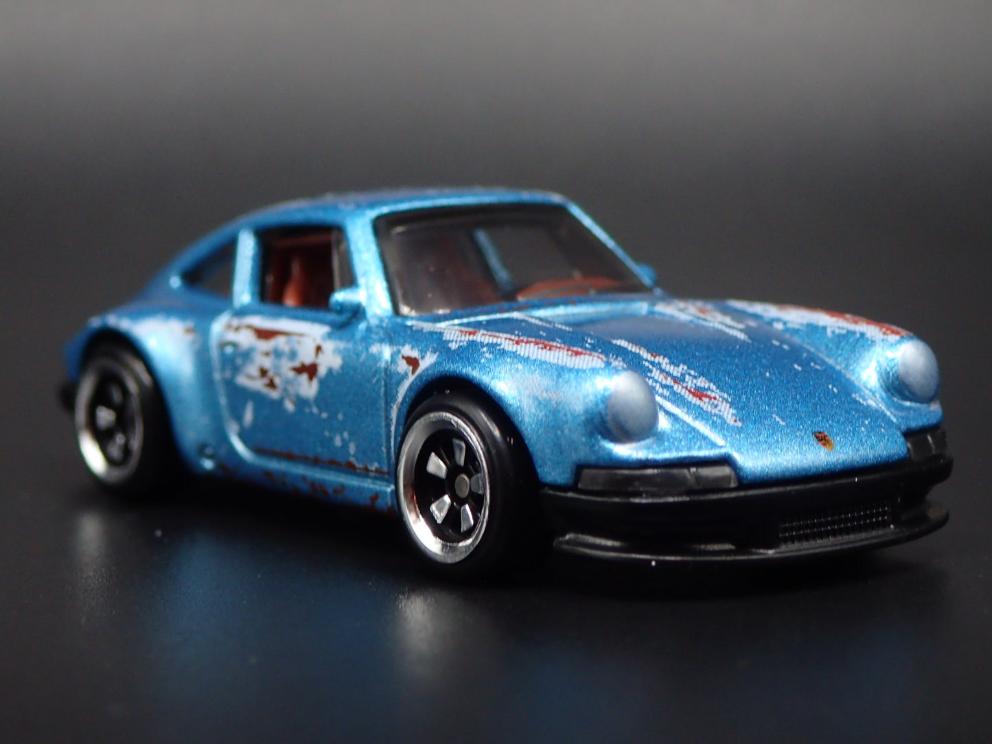 1964-1972 PORSCHE 911 BARN FIND 1:64 SCALE COLLECTIBLE DIORAMA DIECAST MODEL CAR