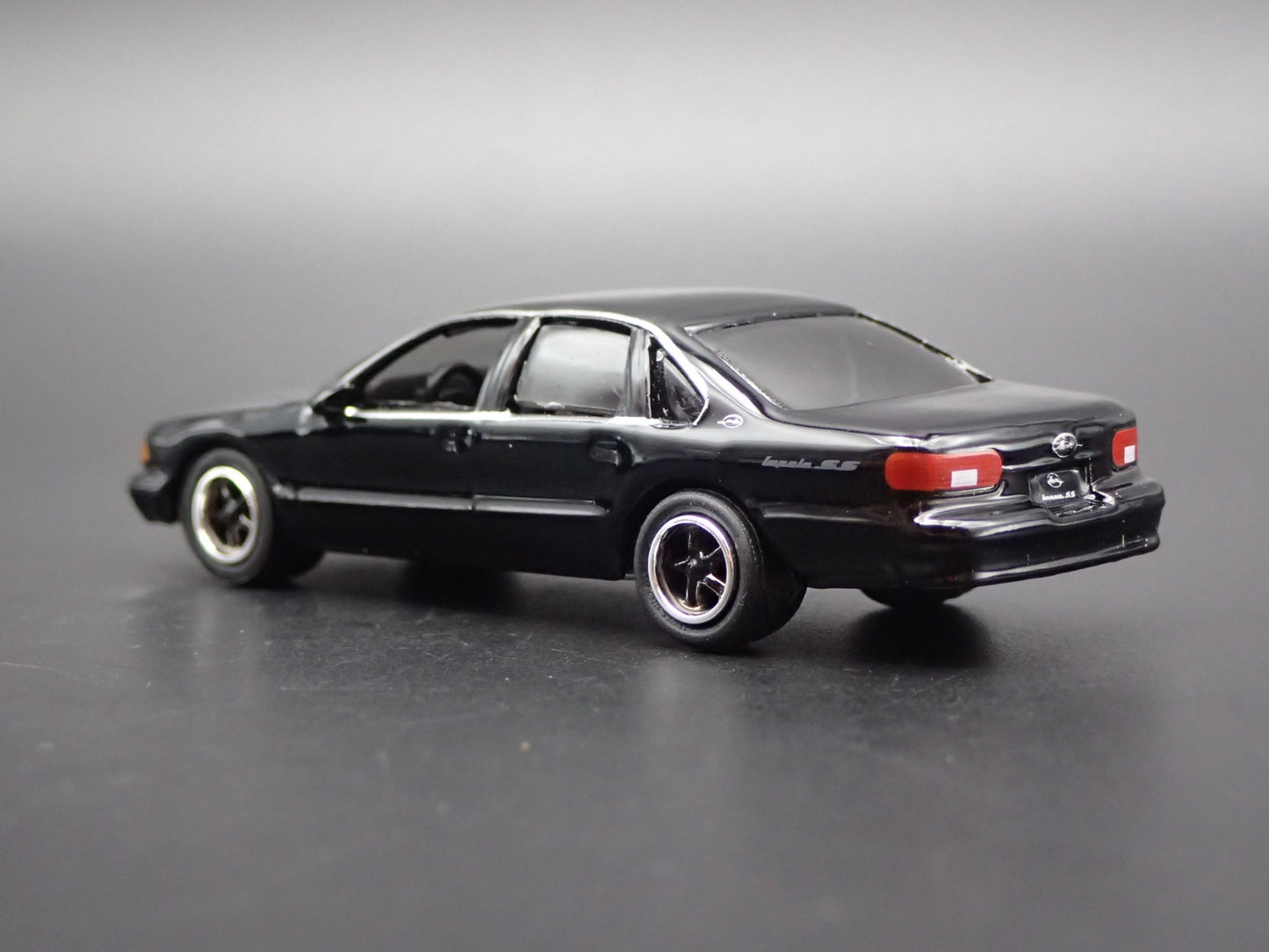 1994-1996 CHEVY CHEVROLET IMPALA SS BLACK 1:64 SCALE DIORAMA DIECAST MODEL CAR