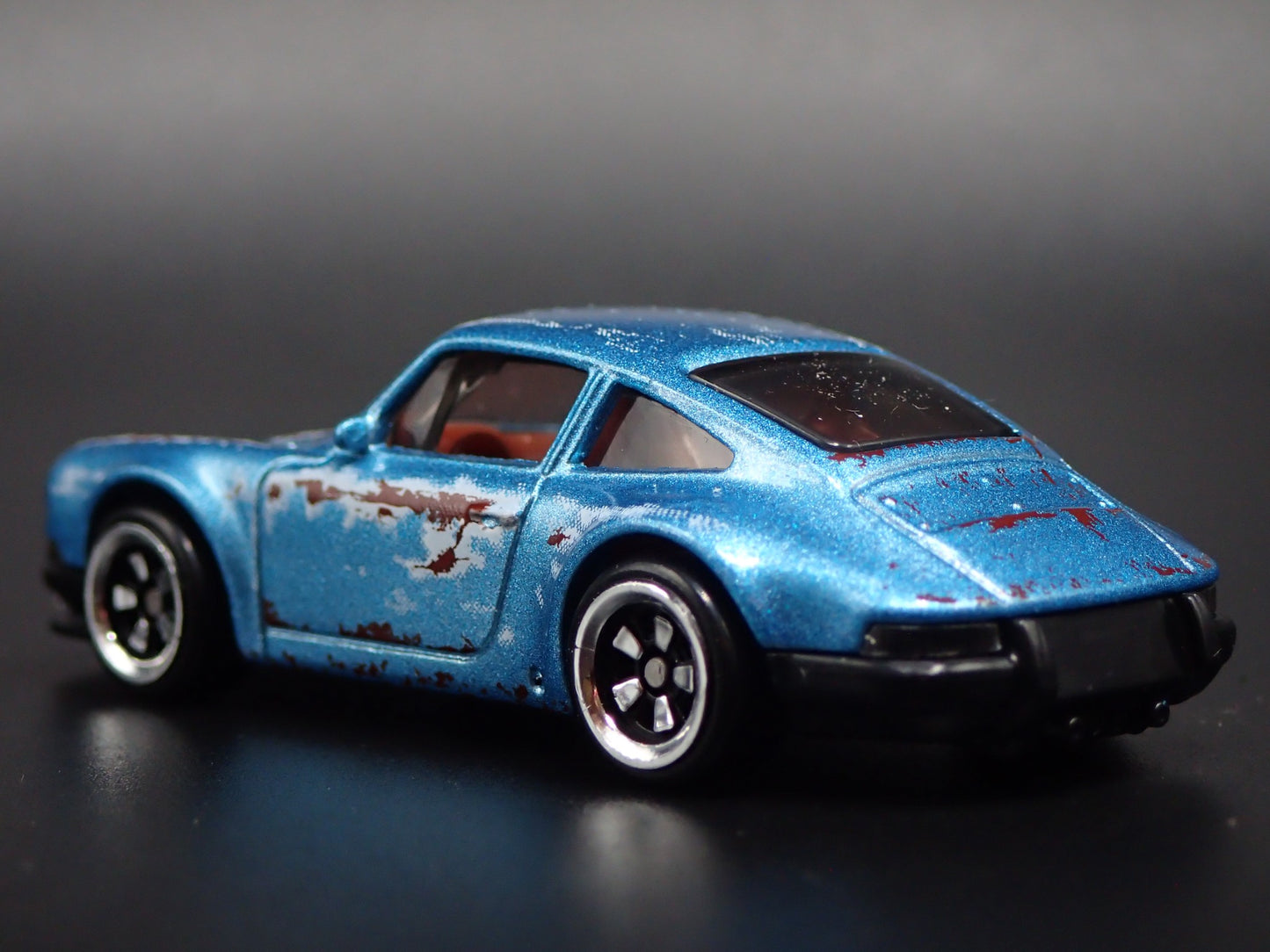 1964-1972 PORSCHE 911 BARN FIND 1:64 SCALE COLLECTIBLE DIORAMA DIECAST MODEL CAR