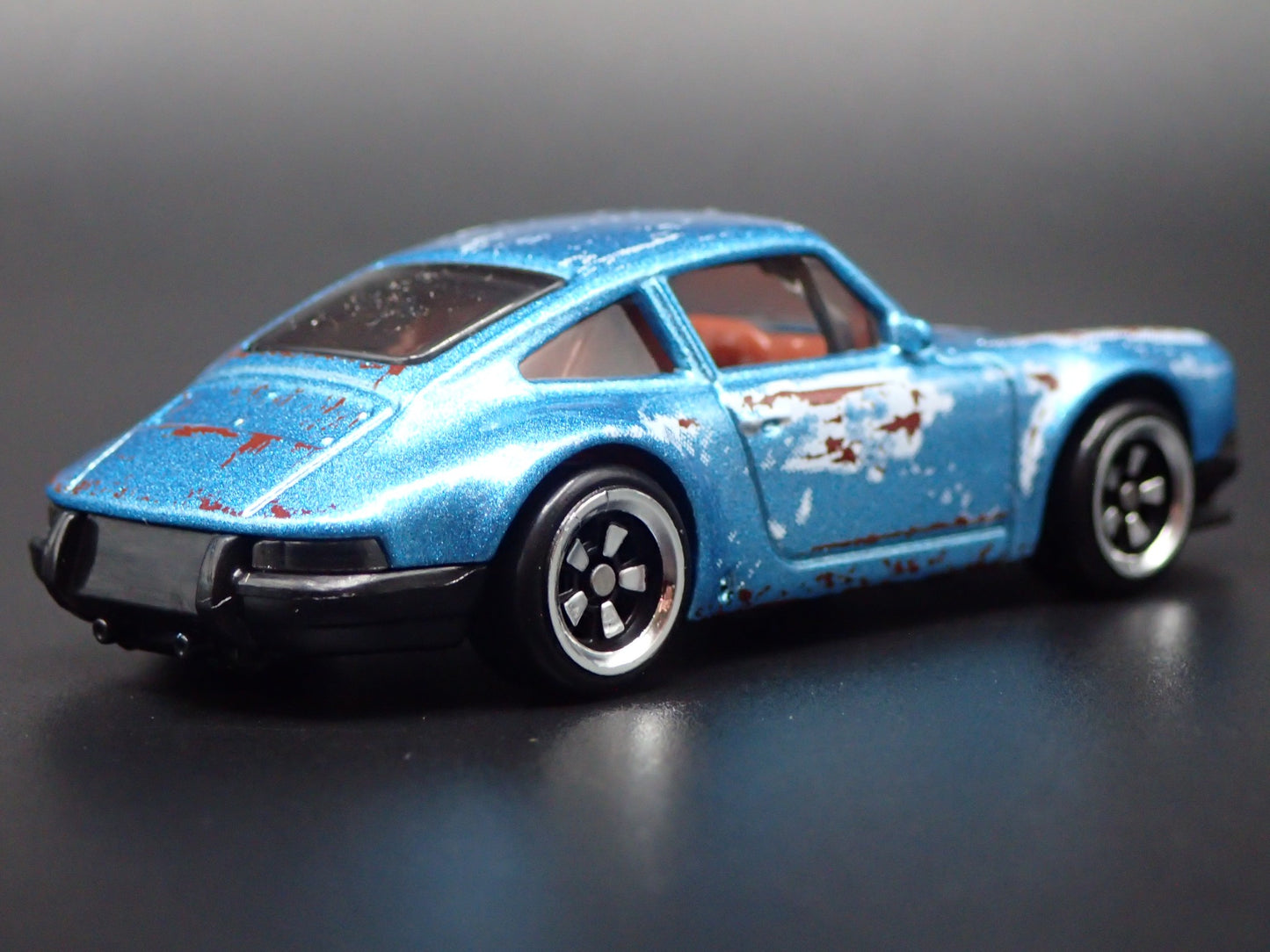 1964-1972 PORSCHE 911 BARN FIND 1:64 SCALE COLLECTIBLE DIORAMA DIECAST MODEL CAR