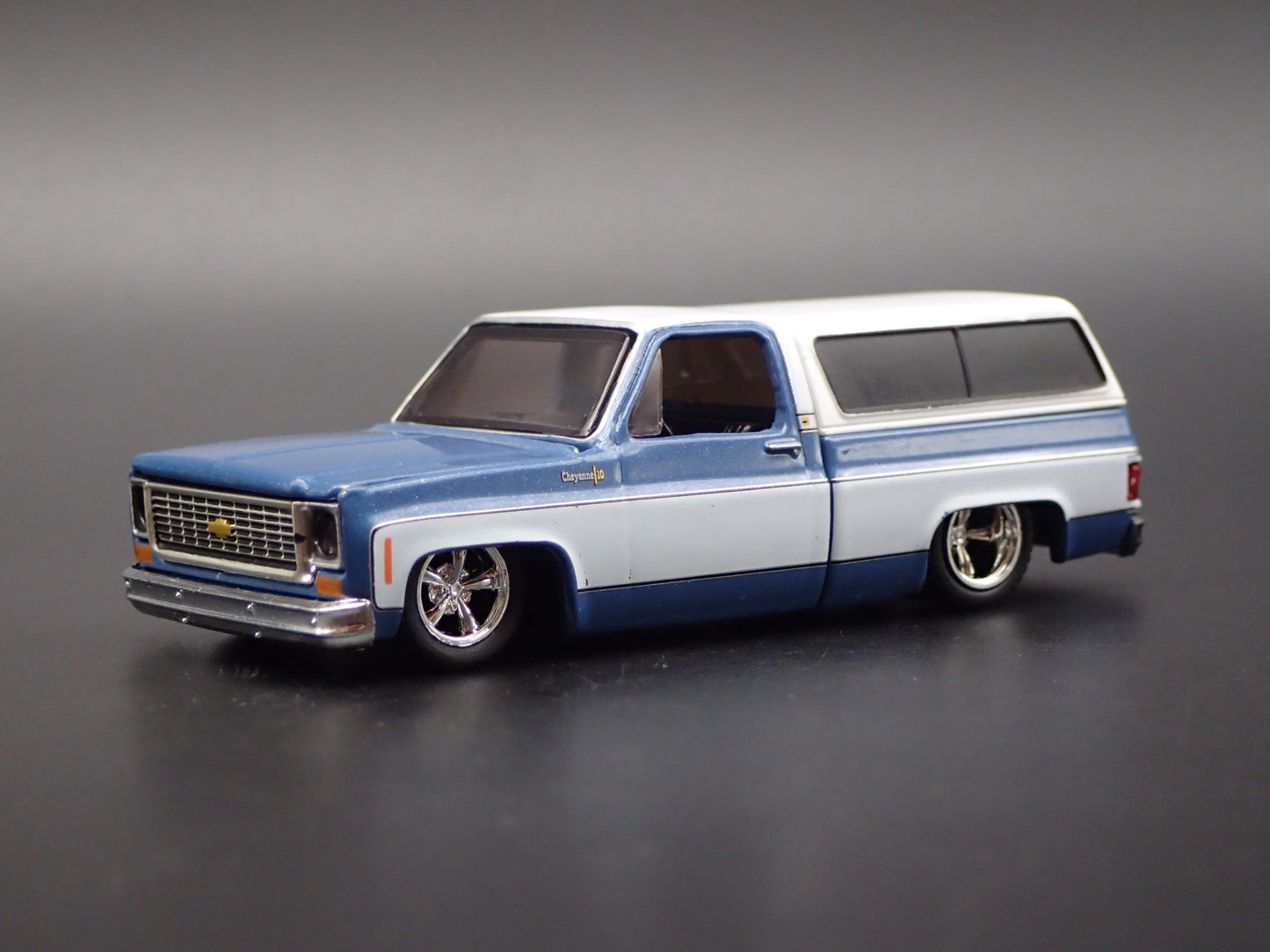 1973 73 CHEVY CHEVROLET CHEYENNE SQUARE BODY TRUCK 1/64 SCALE DIECAST MODEL CAR