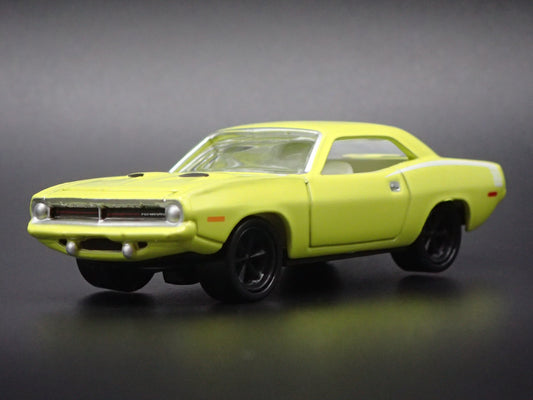 1970 70 PLYMOUTH CUDA 383 GREEN 1:64 SCALE COLLECTIBLE DIORAMA DIECAST MODEL CAR