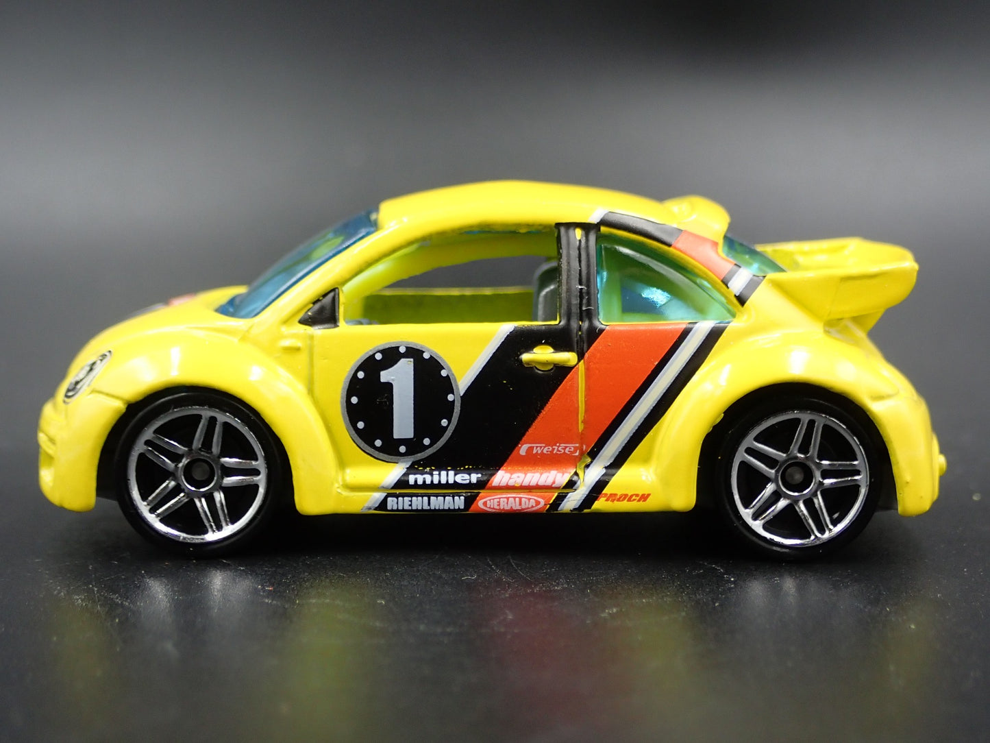 1998-2011 VW VOLKSWAGEN NEW BEETLE BUG CUP 1:64 SCALE DIORAMA DIECAST MODEL CAR