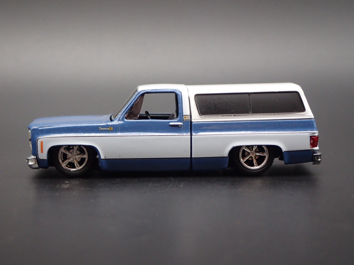 1973 73 CHEVY CHEVROLET CHEYENNE SQUARE BODY TRUCK 1/64 SCALE DIECAST MODEL CAR