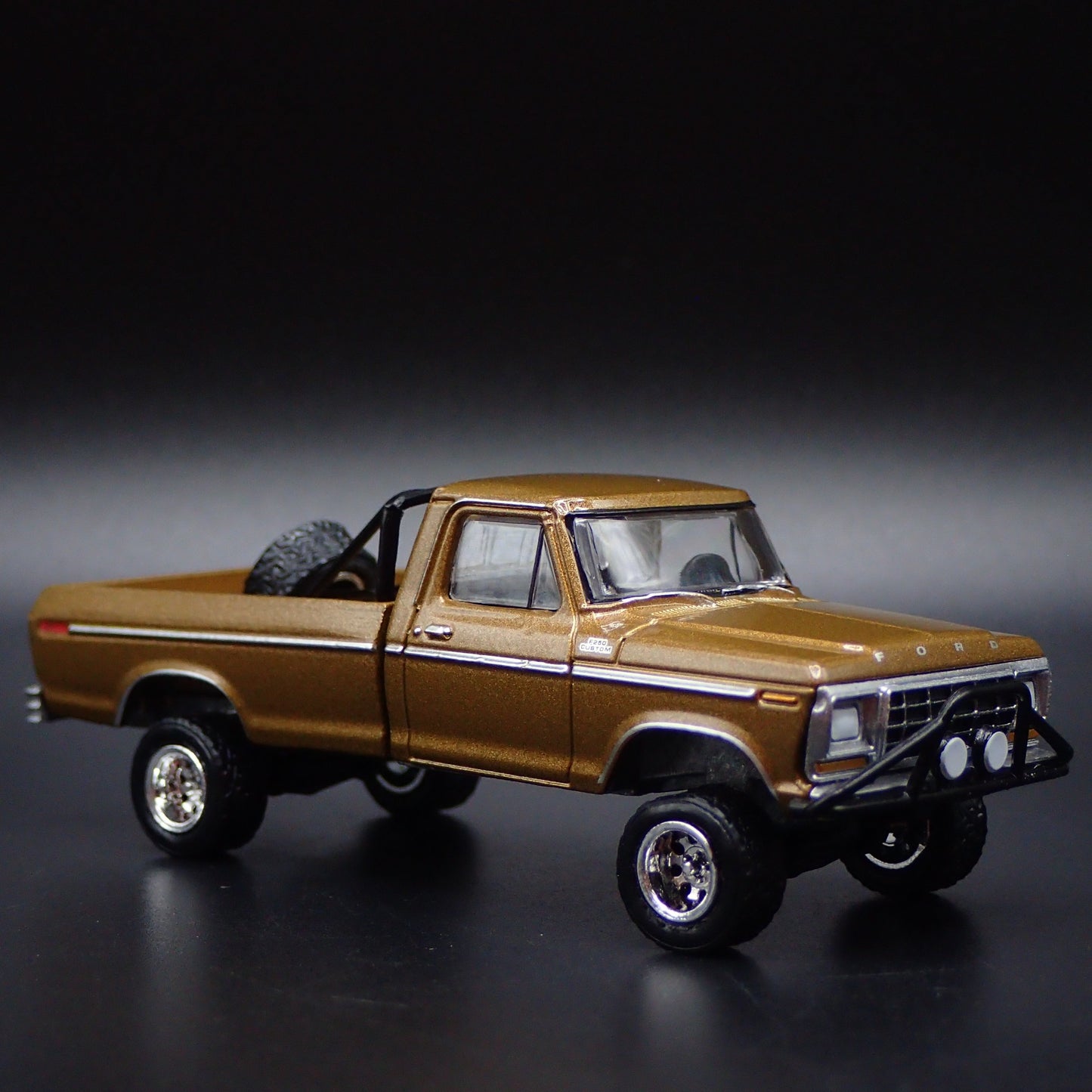 1979 79 FORD F250 RANGER PICKUP TRUCK GOLD 1/64 SCALE DIORAMA DIECAST MODEL CAR