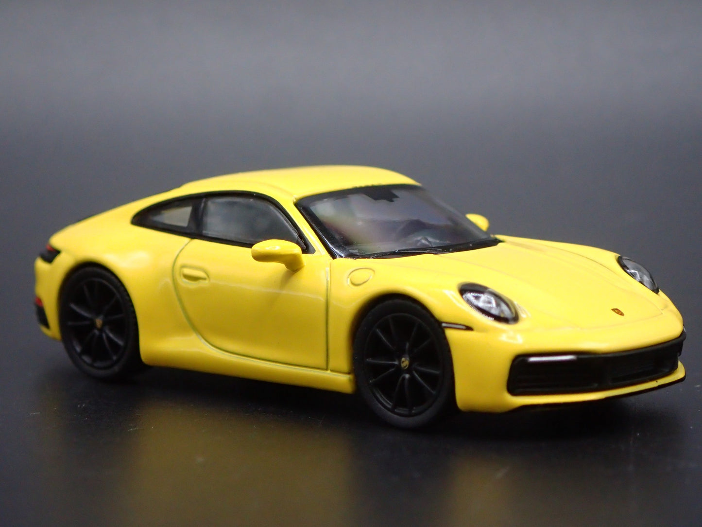 2018-2025 PORSCHE 911 CARRERA 4S 992 YELLOW 1:64 SCALE DIORAMA DIECAST MODEL CAR