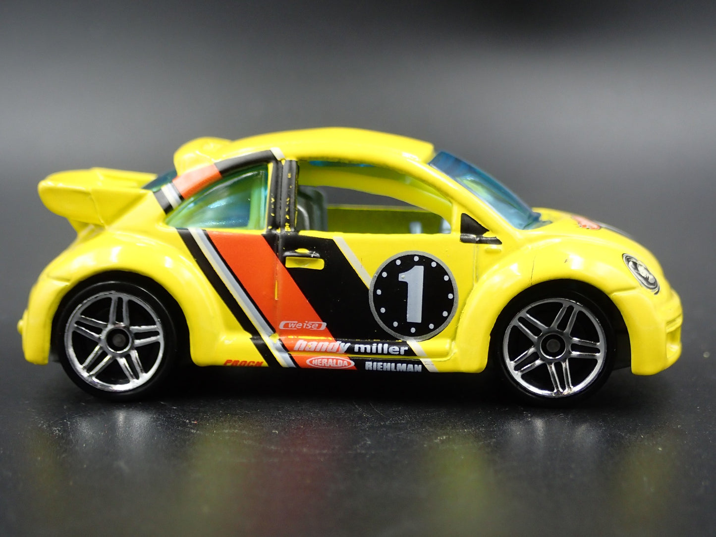 1998-2011 VW VOLKSWAGEN NEW BEETLE BUG CUP 1:64 SCALE DIORAMA DIECAST MODEL CAR