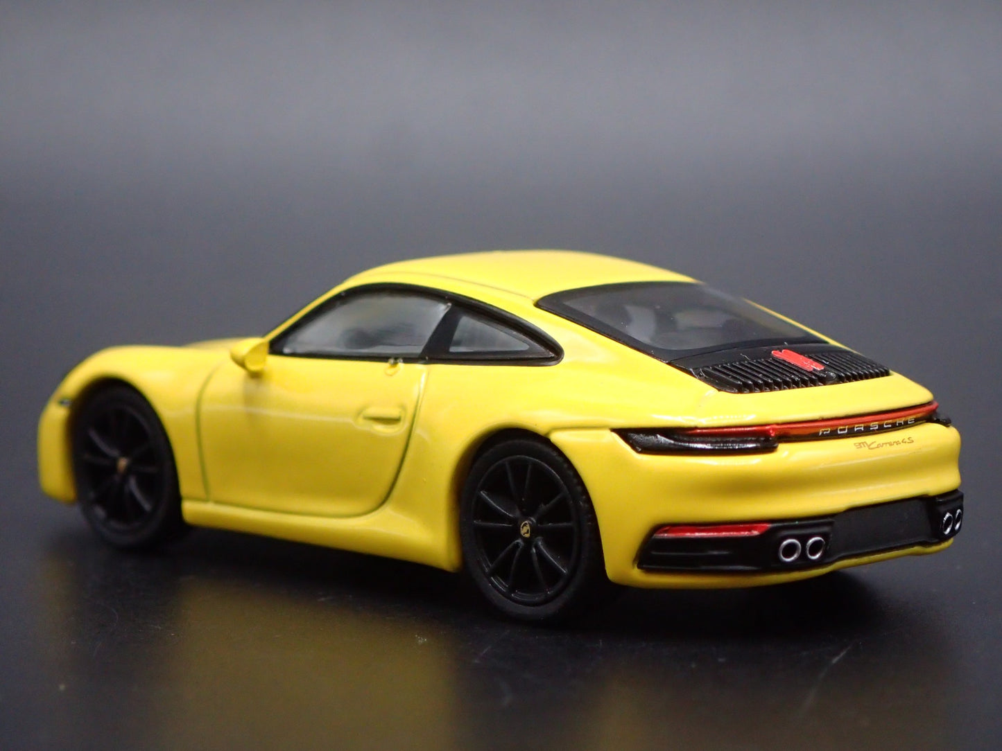 2018-2025 PORSCHE 911 CARRERA 4S 992 YELLOW 1:64 SCALE DIORAMA DIECAST MODEL CAR