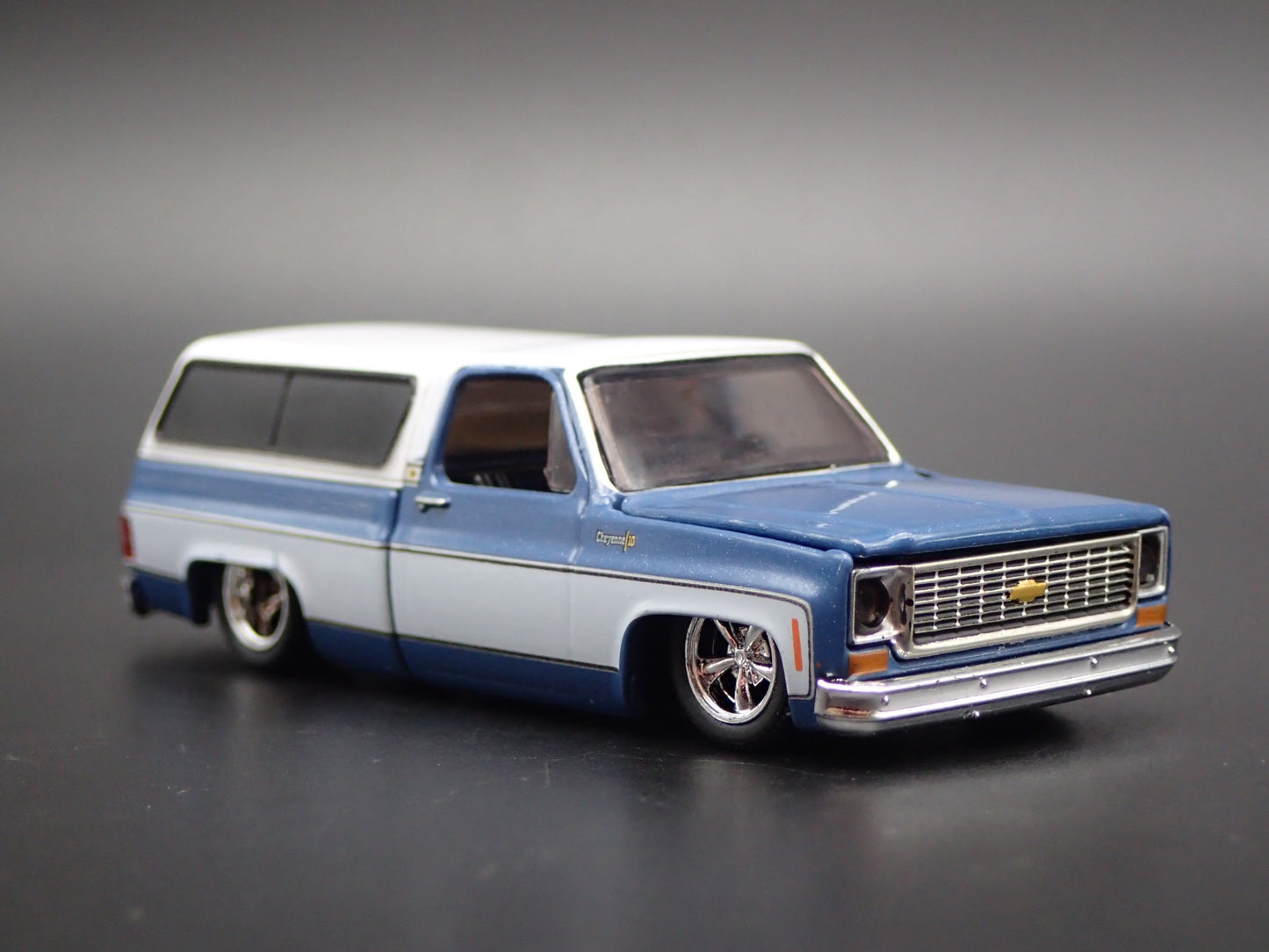 1973 73 CHEVY CHEVROLET CHEYENNE SQUARE BODY TRUCK 1/64 SCALE DIECAST MODEL CAR