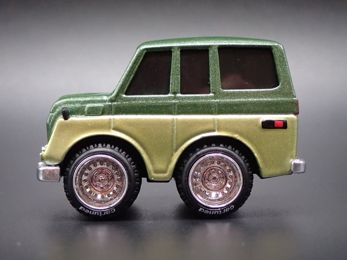 1967-1979 TOYOTA LAND CRUISER J50 CAR TUNED 1:64 SCALE DIORAMA DIECAST MODEL CAR