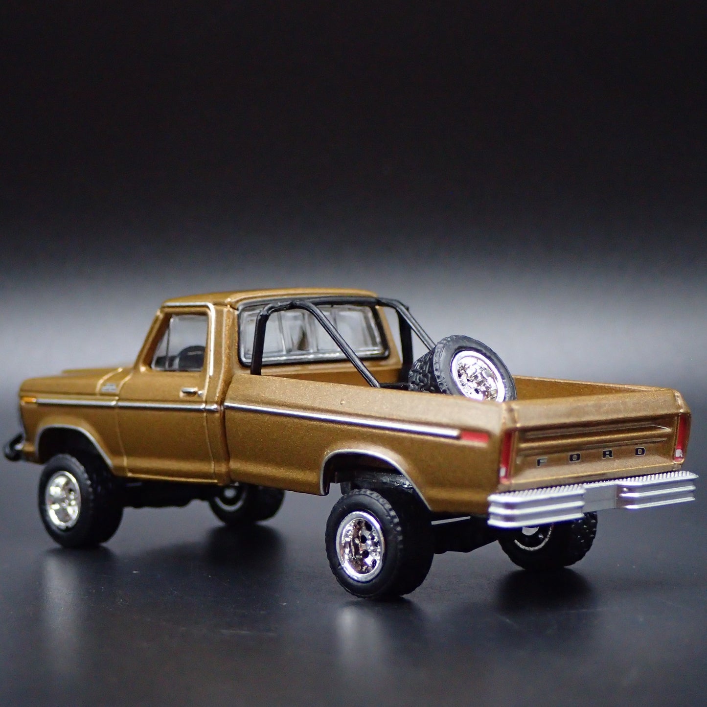 1979 79 FORD F250 RANGER PICKUP TRUCK GOLD 1/64 SCALE DIORAMA DIECAST MODEL CAR