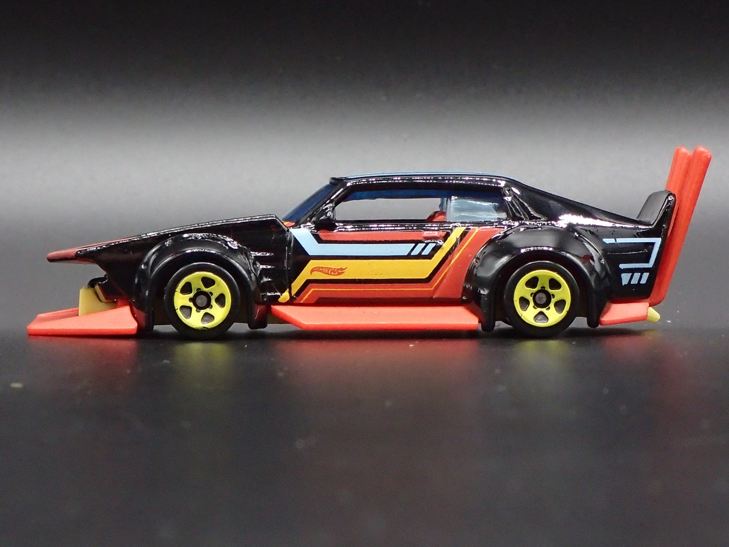 MAD MANGA CUSTOM CAR BLACK RARE 1:64 SCALE COLLECTIBLE DIORAMA DIECAST MODEL CAR