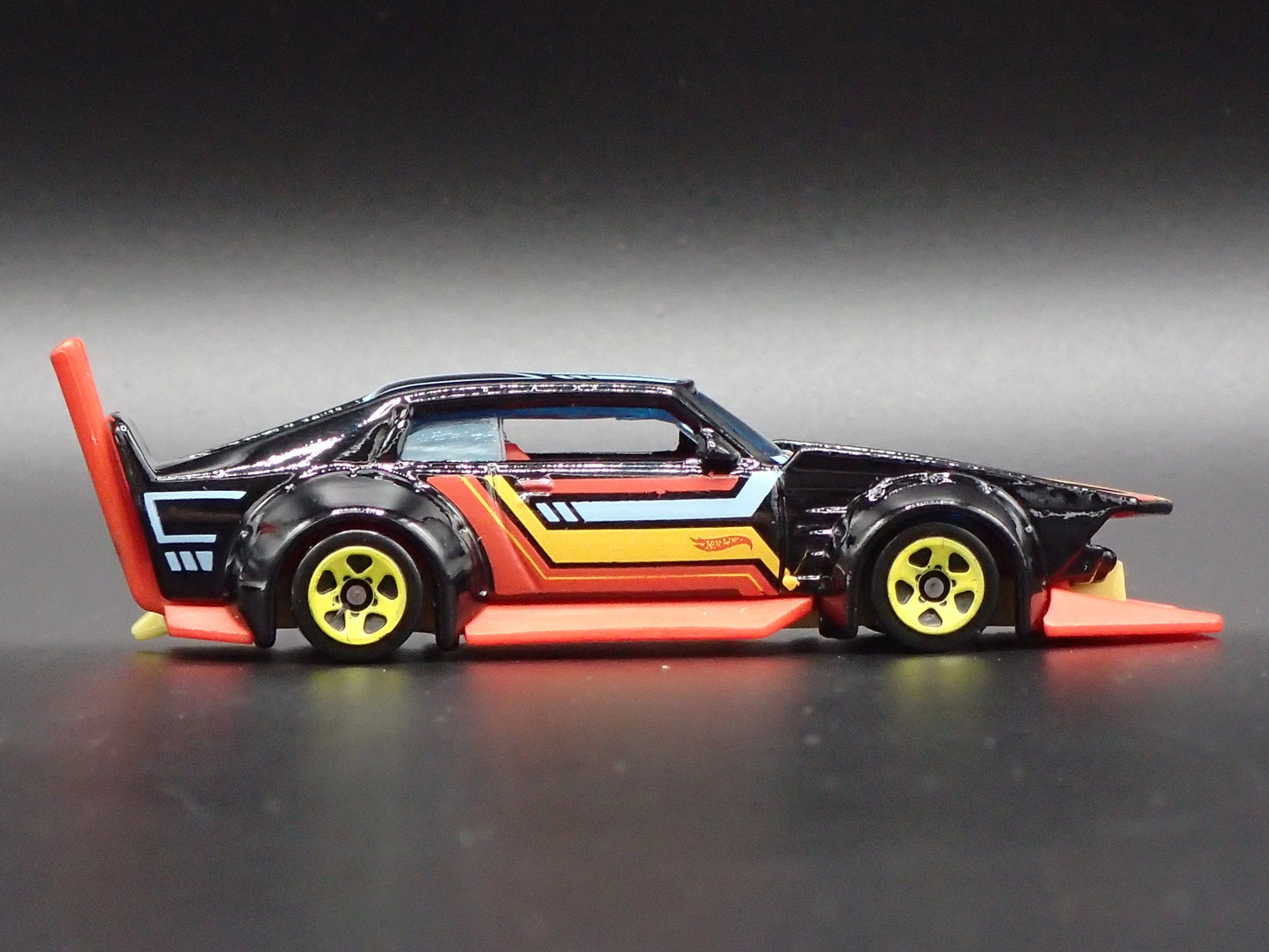 MAD MANGA CUSTOM CAR BLACK RARE 1:64 SCALE COLLECTIBLE DIORAMA DIECAST MODEL CAR