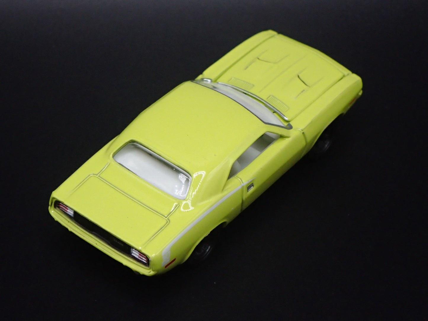 1970 70 PLYMOUTH CUDA 383 GREEN 1:64 SCALE COLLECTIBLE DIORAMA DIECAST MODEL CAR