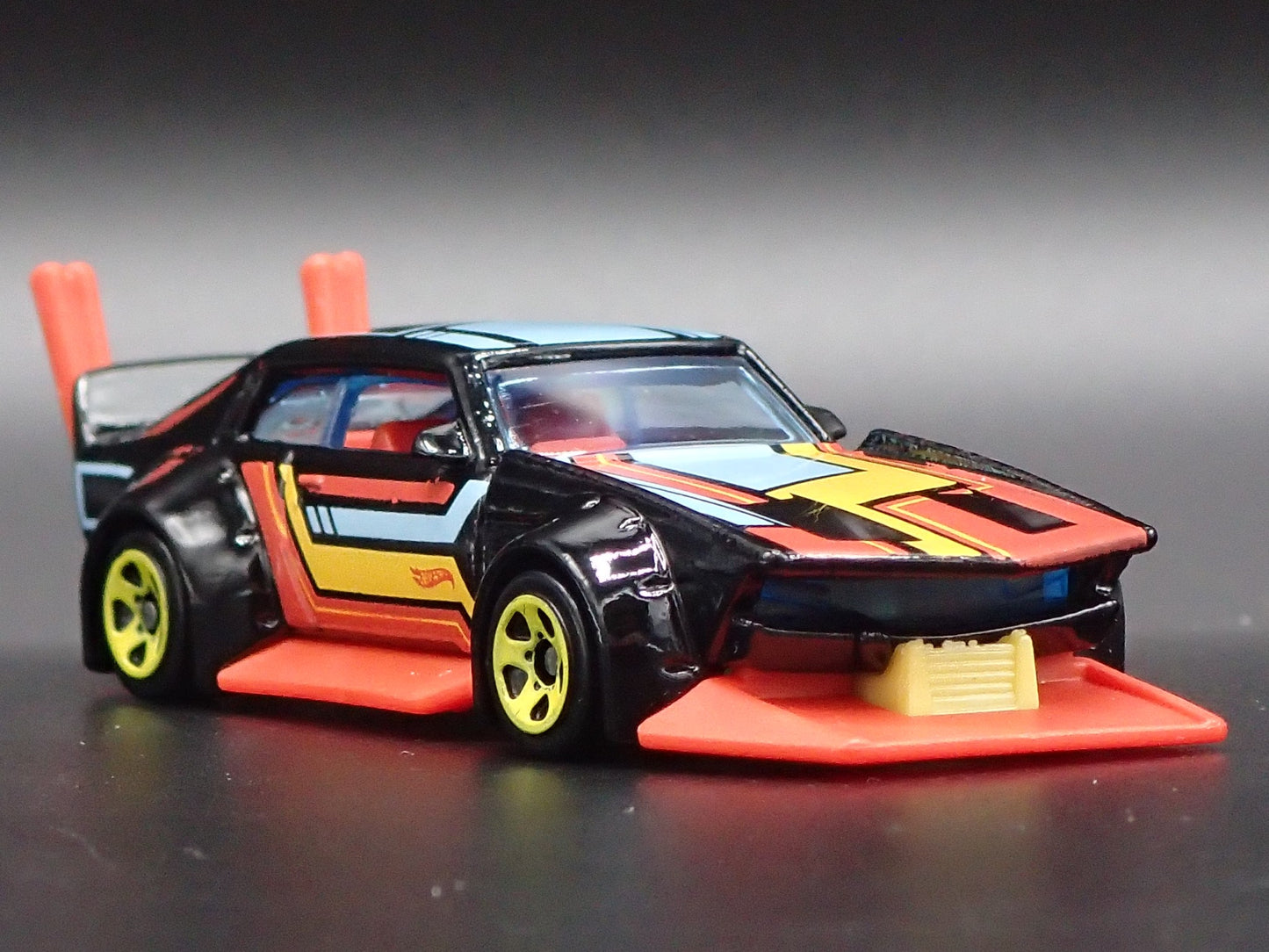 MAD MANGA CUSTOM CAR BLACK RARE 1:64 SCALE COLLECTIBLE DIORAMA DIECAST MODEL CAR