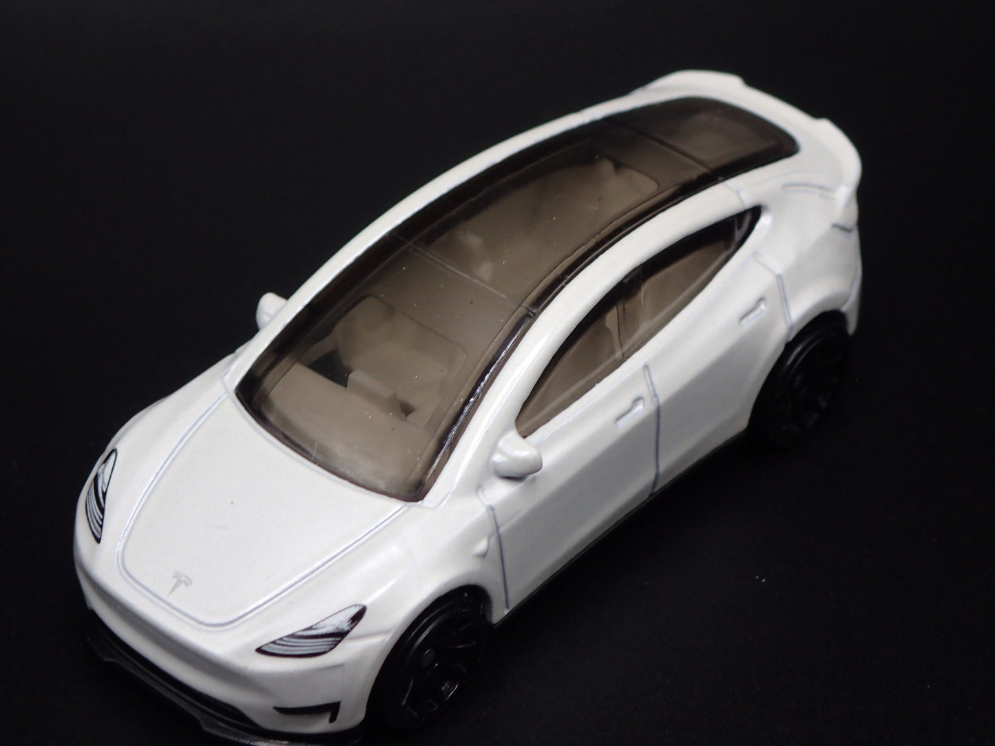 2020-2025 TESLA MODEL Y SUV 1:64 SCALE COLLECTIBLE DIORAMA DIECAST MODEL CAR
