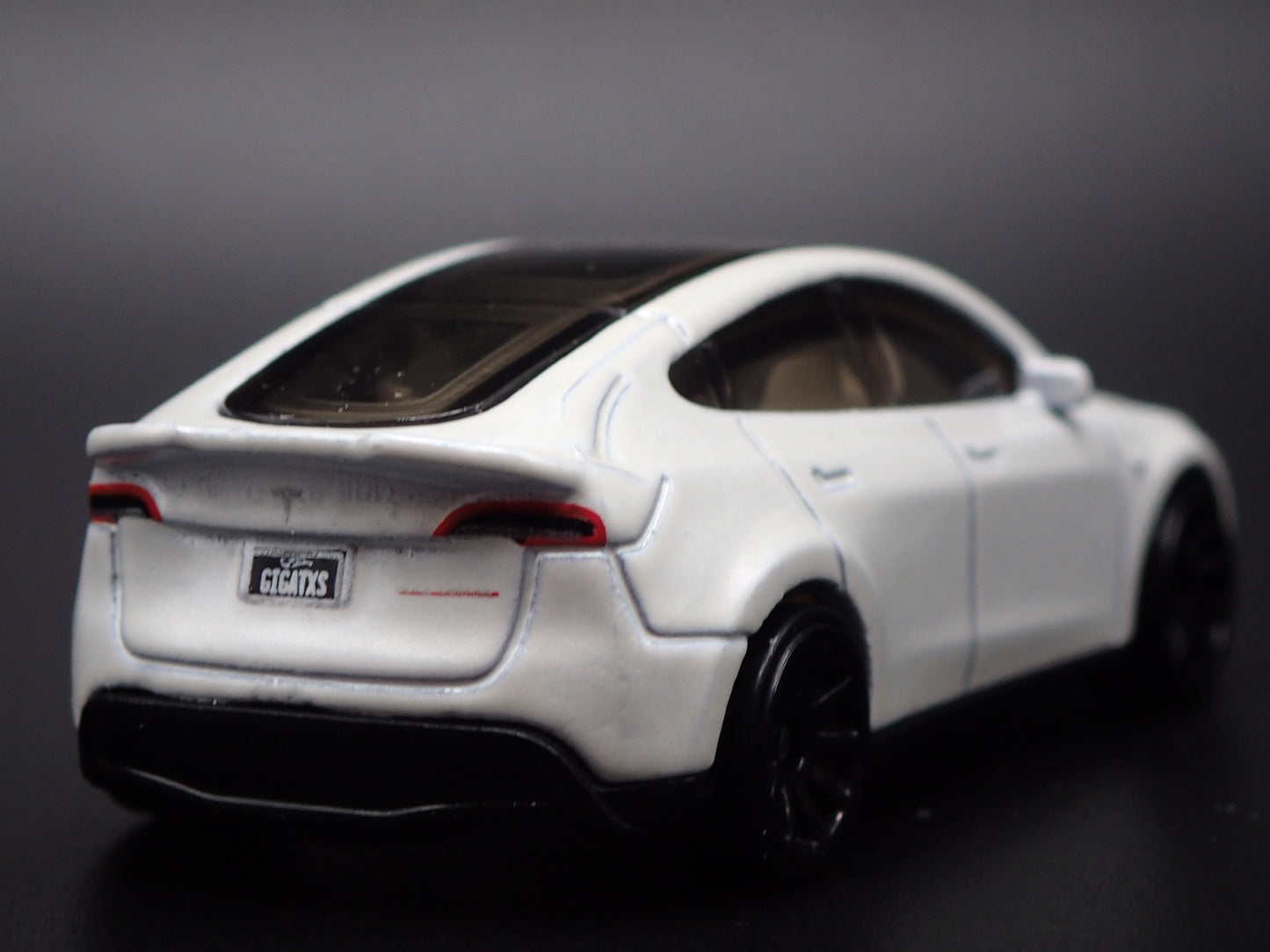 2020-2025 TESLA MODEL Y SUV 1:64 SCALE COLLECTIBLE DIORAMA DIECAST MODEL CAR