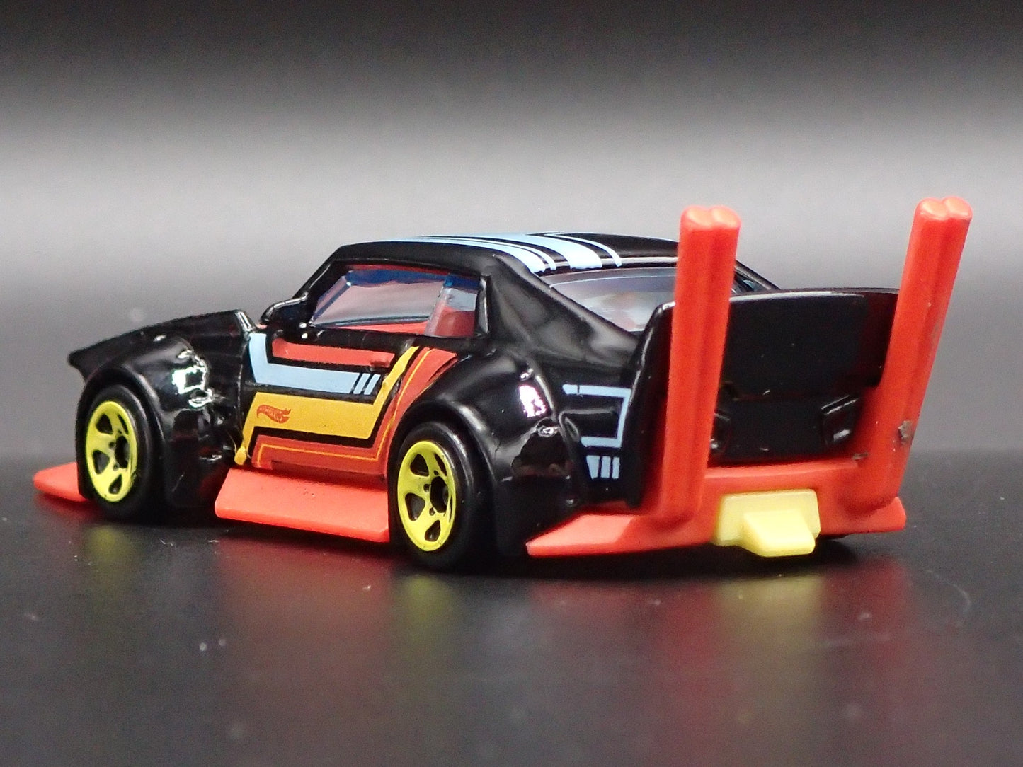 MAD MANGA CUSTOM CAR BLACK RARE 1:64 SCALE COLLECTIBLE DIORAMA DIECAST MODEL CAR