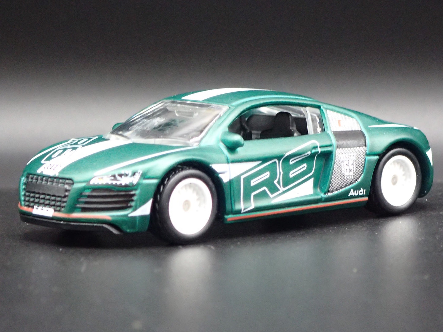 2006-2015 AUDI R8 SUPERCAR GREEN 1:64 SCALE COLLECTIBLE DIECAST MODEL CAR