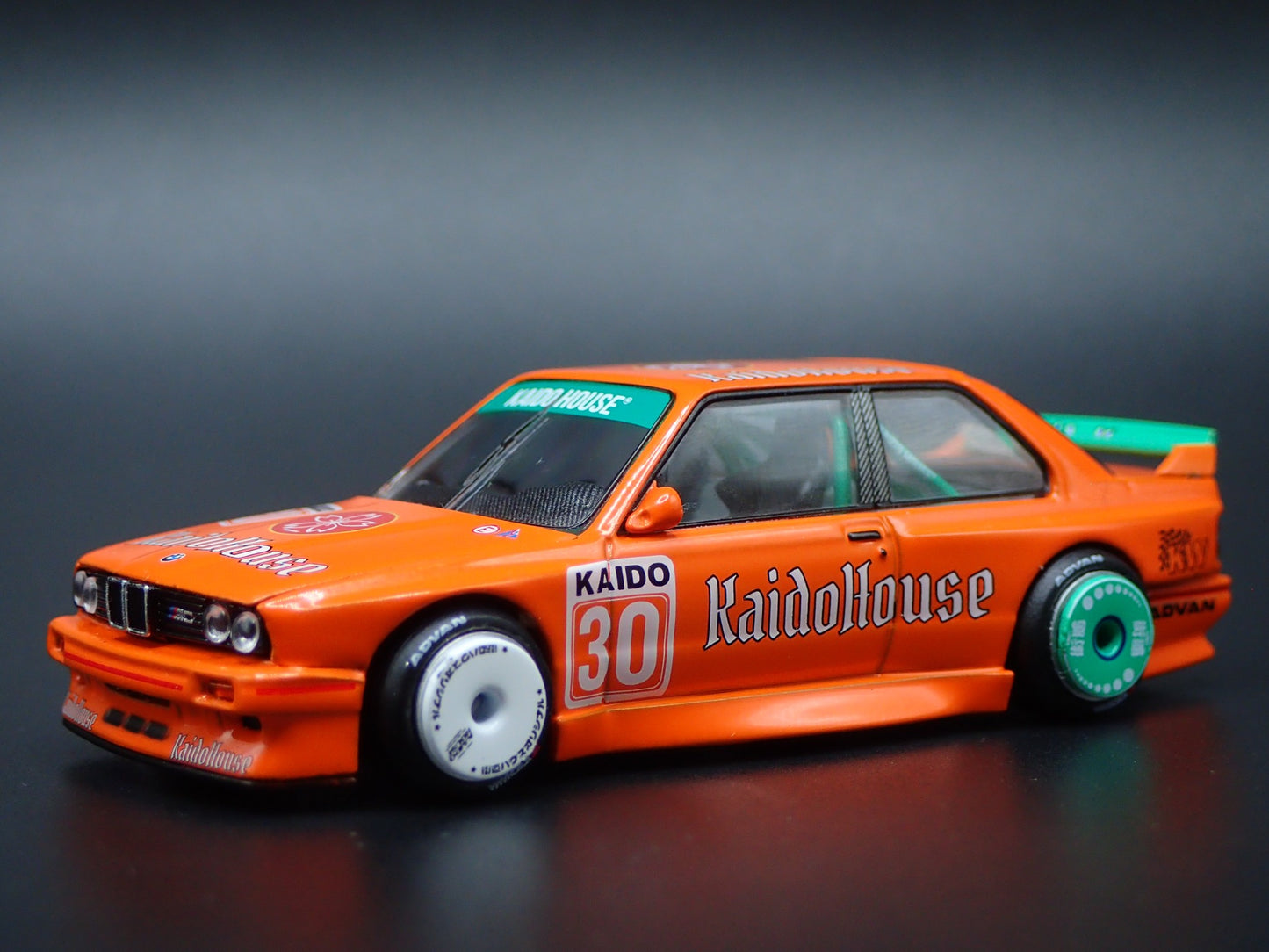 1986-1991 BMW M3 E30 KAIDO KAIDOHAUS V1 1:64 SCALE COLLECTIBLE DIECAST MODEL CAR