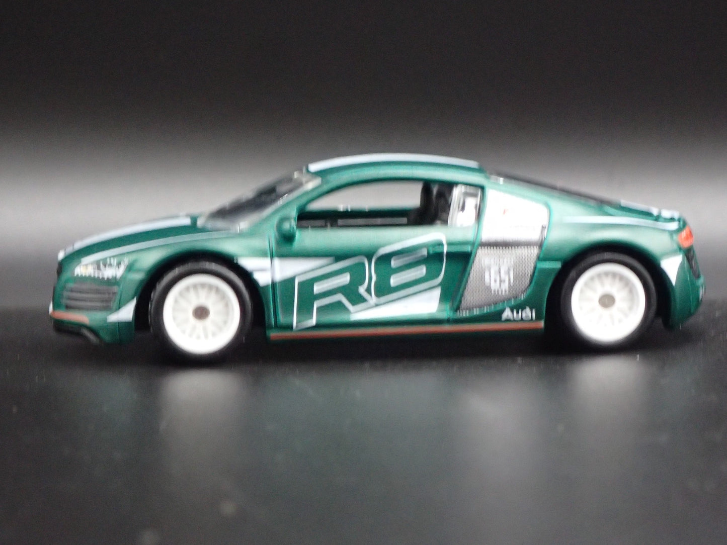2006-2015 AUDI R8 SUPERCAR GREEN 1:64 SCALE COLLECTIBLE DIECAST MODEL CAR