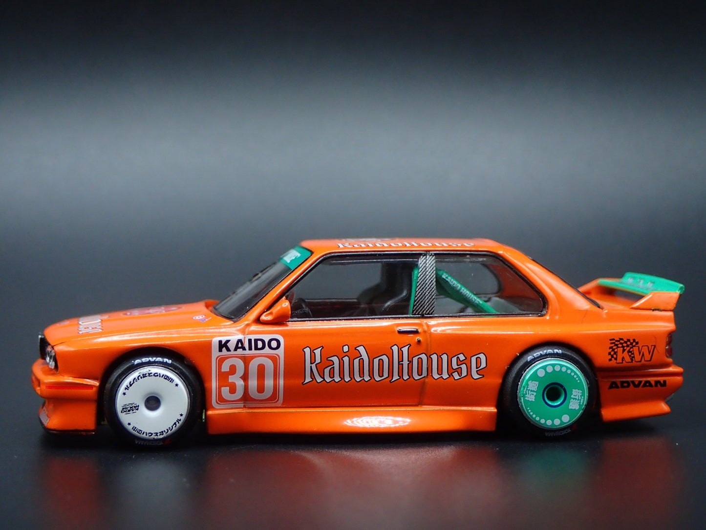 1986-1991 BMW M3 E30 KAIDO KAIDOHAUS V1 1:64 SCALE COLLECTIBLE DIECAST MODEL CAR