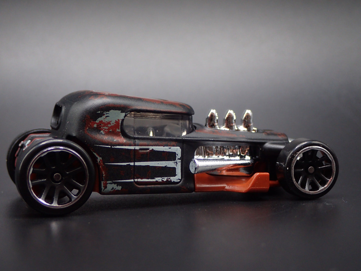 1932 32 FORD ROADSTER COUPE BARN FIND BLACK 1:64 SCALE DIORAMA DIECAST MODEL CAR