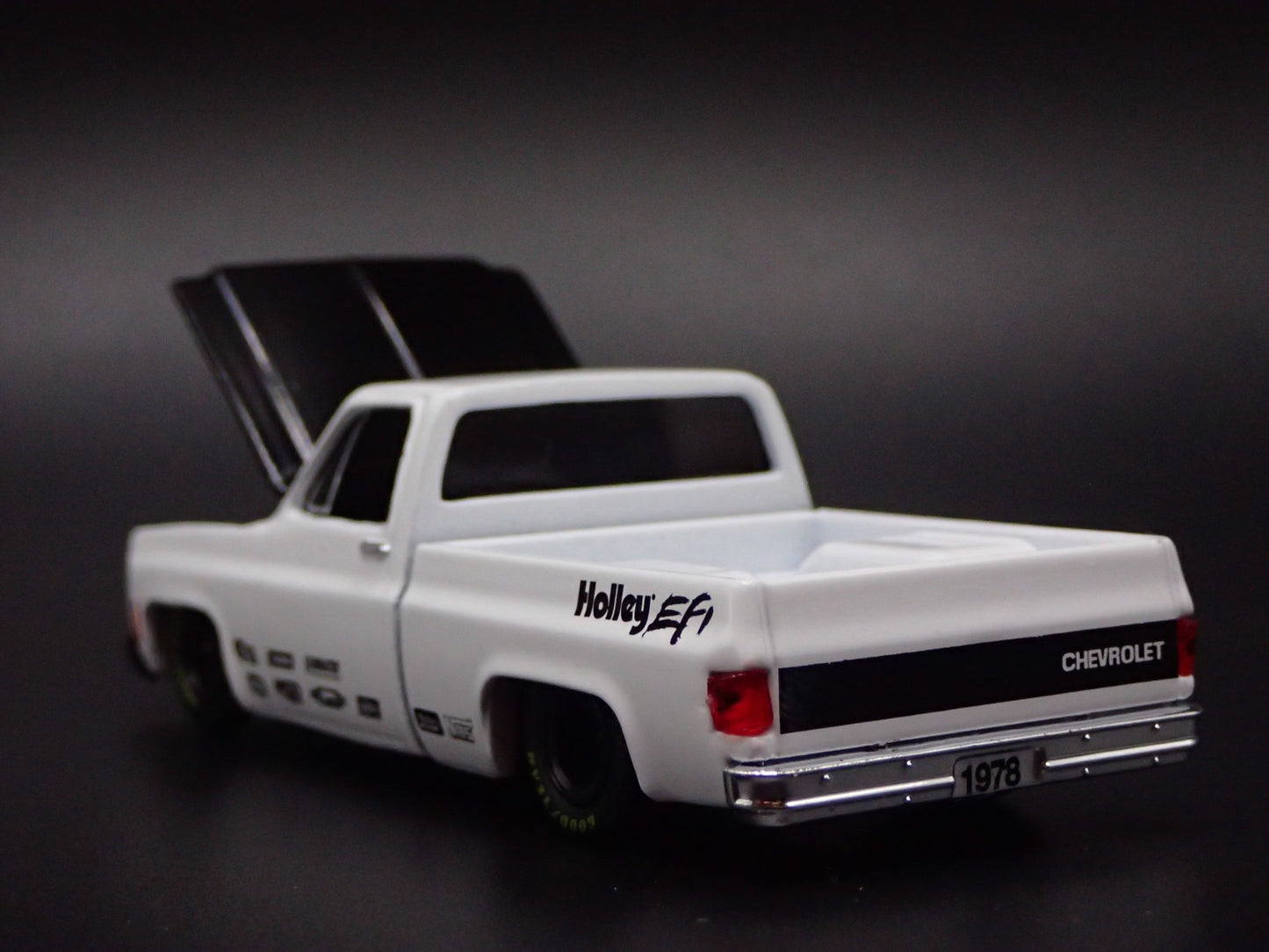 1978 78 CHEVY CHEVROLET SILVERADO SQUAREBODY TRUCK WHITE 1/64 DIECAST MODEL CAR