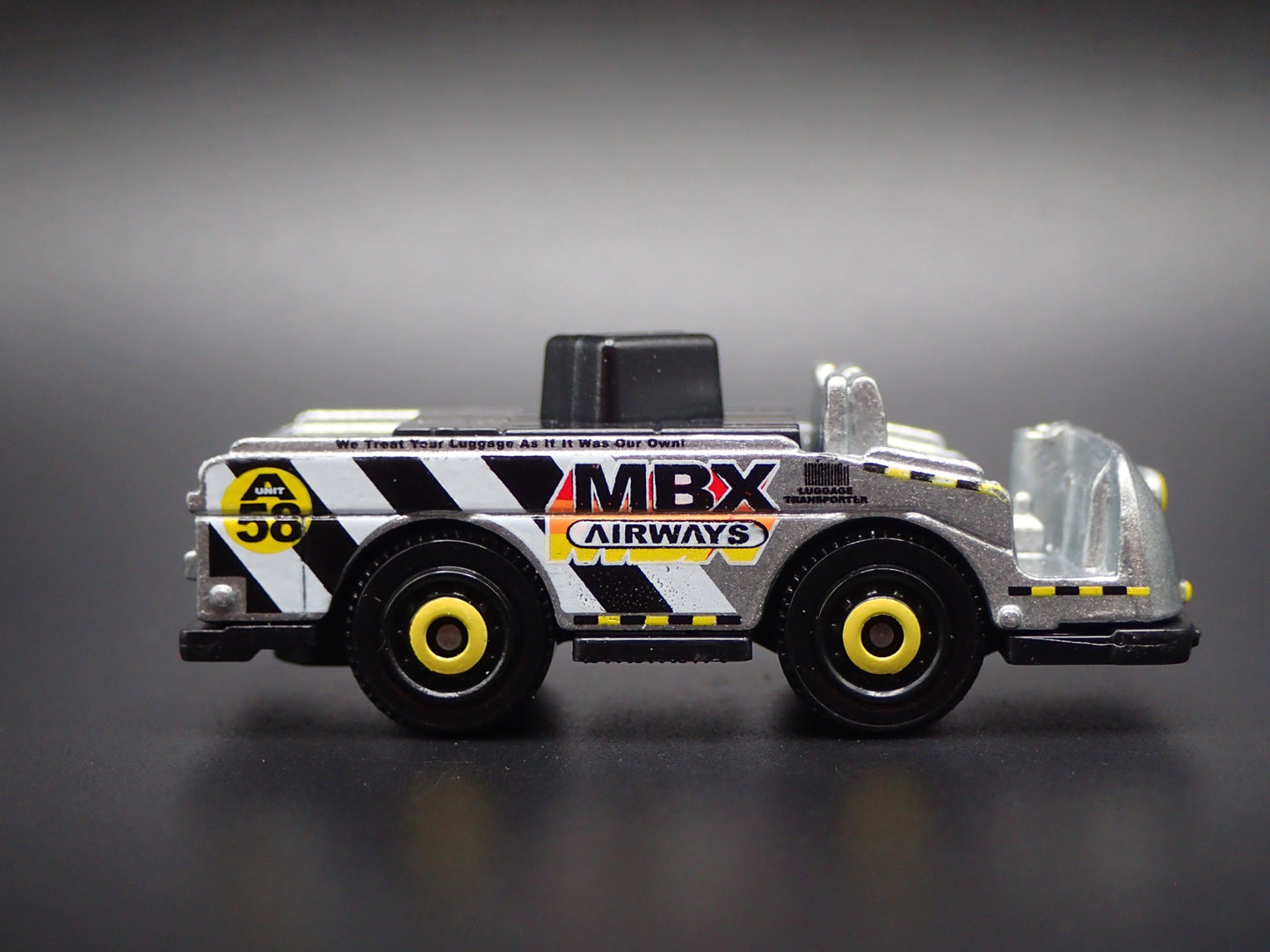 MINI CARGO TRUCK W/ CARGO MBX AIRWAYS 1/64 MB SCALE DIORAMA DIECAST MODEL CAR