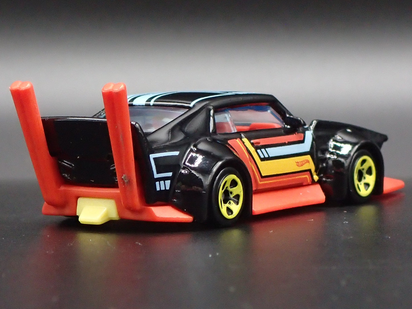 MAD MANGA CUSTOM CAR BLACK RARE 1:64 SCALE COLLECTIBLE DIORAMA DIECAST MODEL CAR