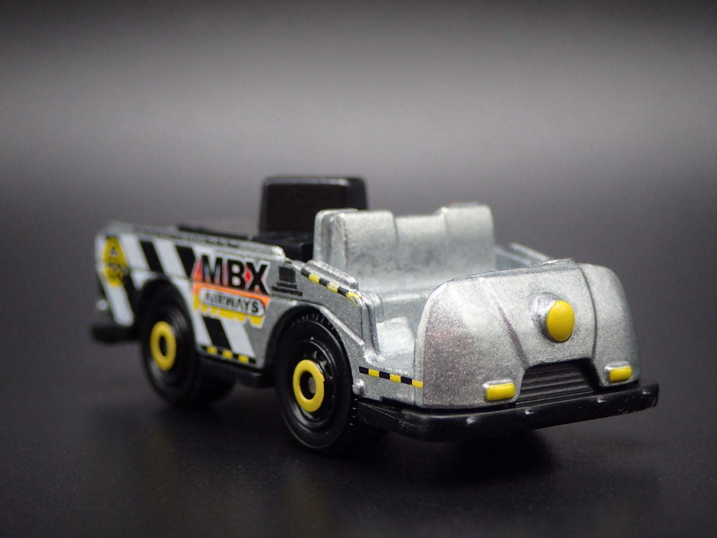 MINI CARGO TRUCK W/ CARGO MBX AIRWAYS 1/64 MB SCALE DIORAMA DIECAST MODEL CAR