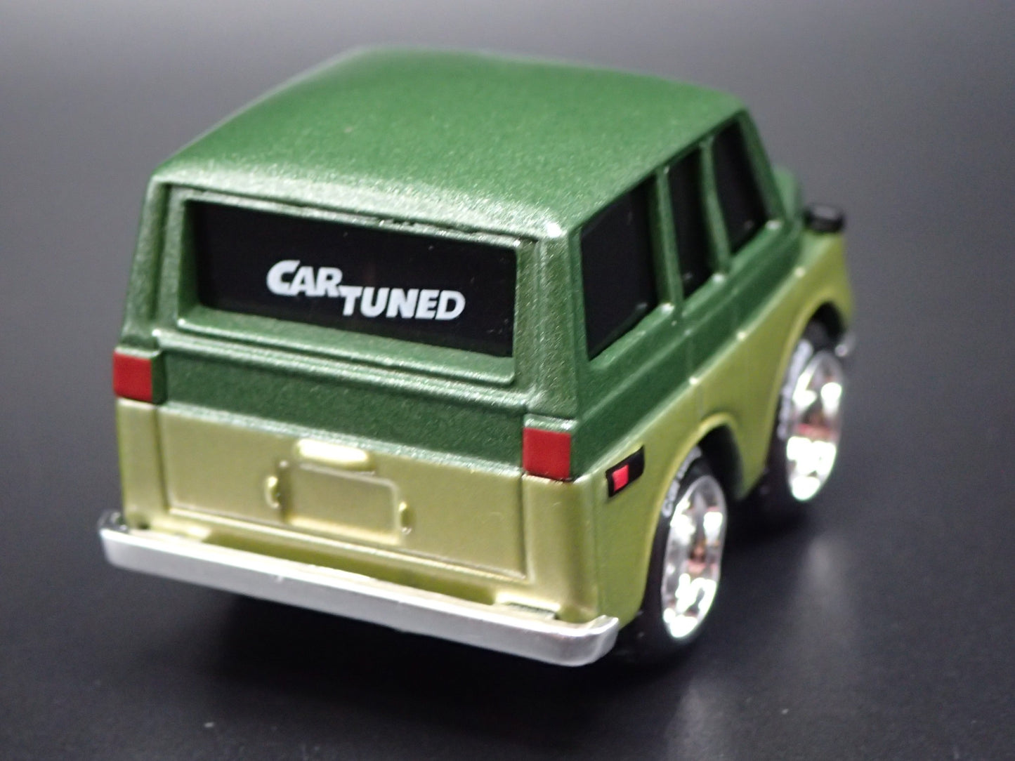 1967-1979 TOYOTA LAND CRUISER J50 CAR TUNED 1:64 SCALE DIORAMA DIECAST MODEL CAR