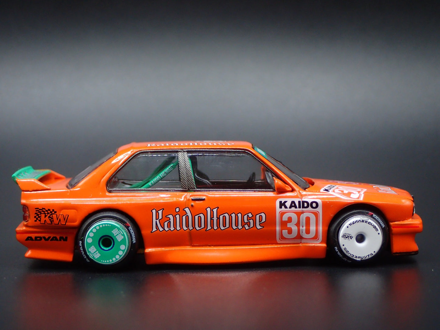 1986-1991 BMW M3 E30 KAIDO KAIDOHAUS V1 1:64 SCALE COLLECTIBLE DIECAST MODEL CAR