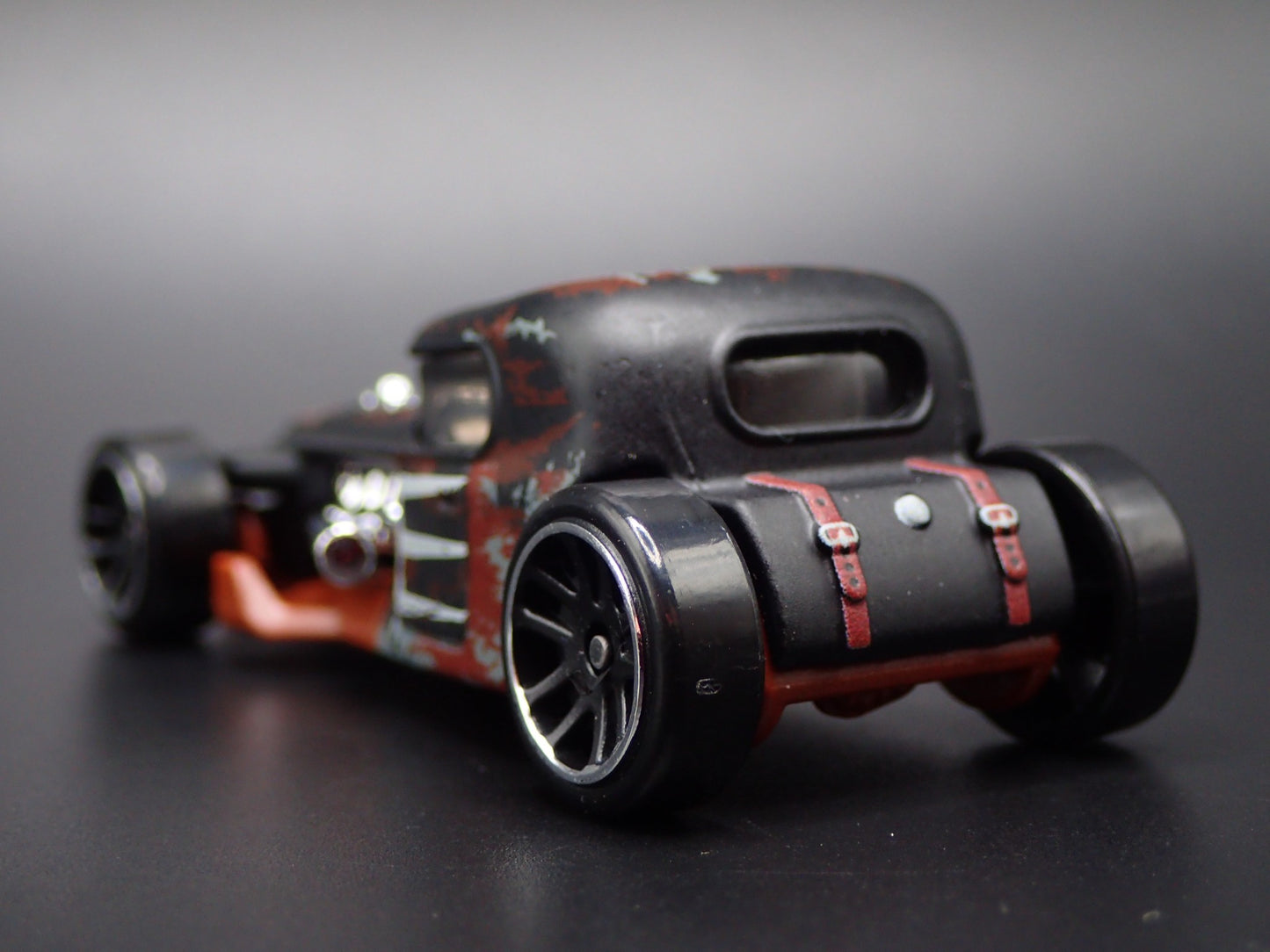 1932 32 FORD ROADSTER COUPE BARN FIND BLACK 1:64 SCALE DIORAMA DIECAST MODEL CAR