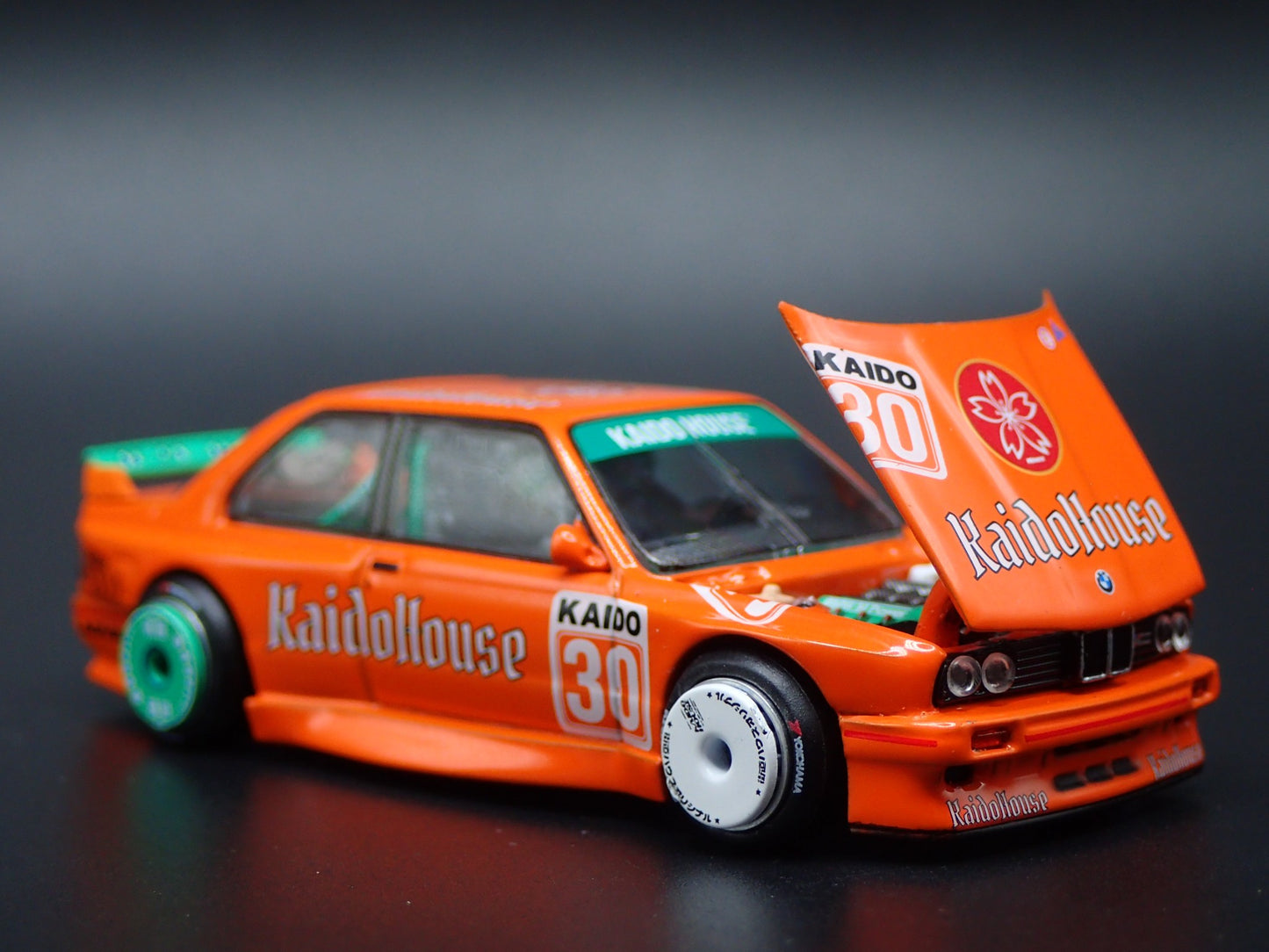 1986-1991 BMW M3 E30 KAIDO KAIDOHAUS V1 1:64 SCALE COLLECTIBLE DIECAST MODEL CAR
