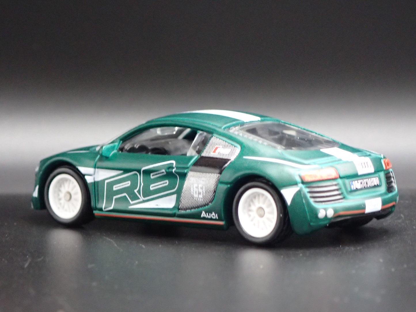 2006-2015 AUDI R8 SUPERCAR GREEN 1:64 SCALE COLLECTIBLE DIECAST MODEL CAR