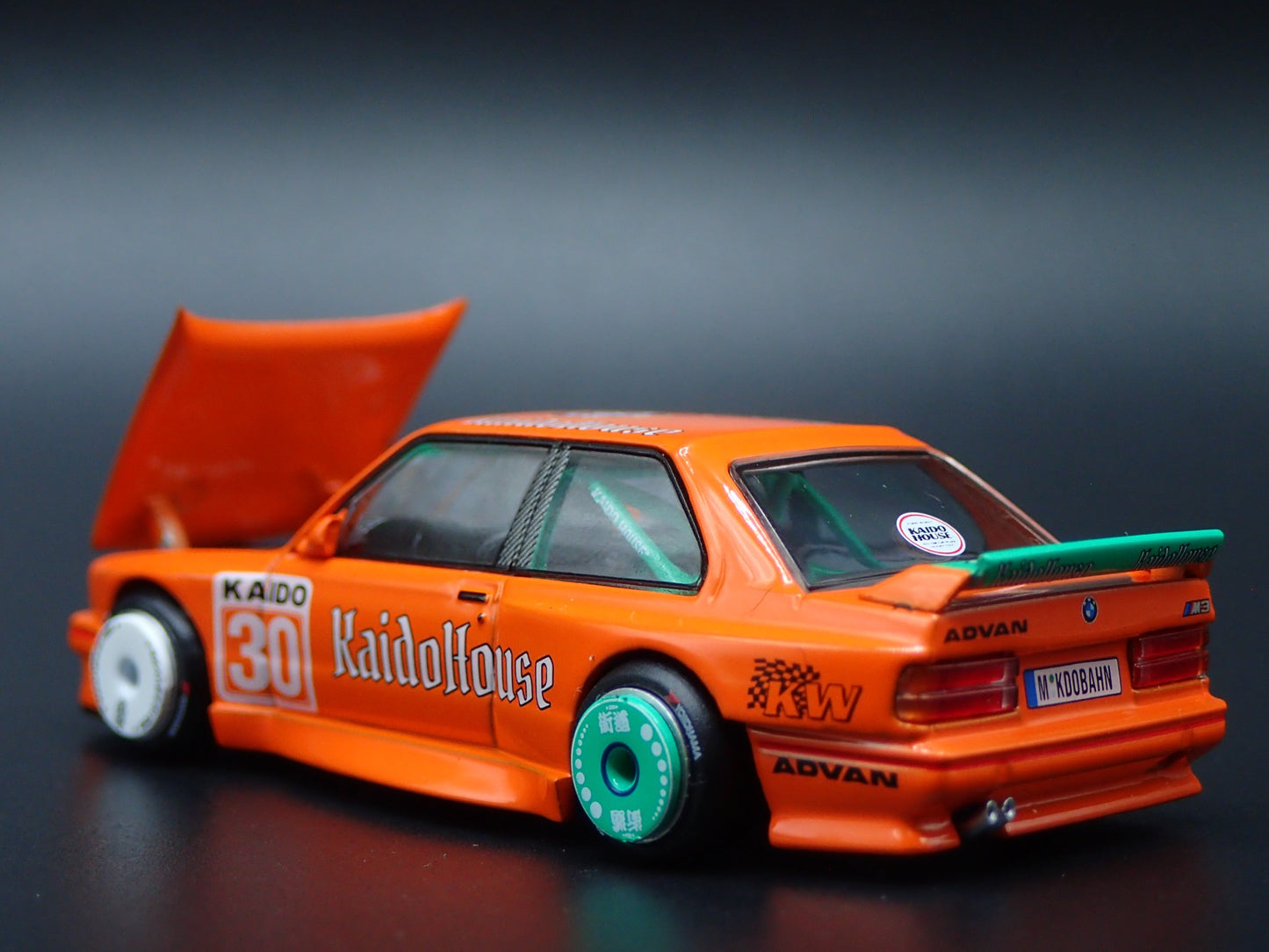 1986-1991 BMW M3 E30 KAIDO KAIDOHAUS V1 1:64 SCALE COLLECTIBLE DIECAST MODEL CAR