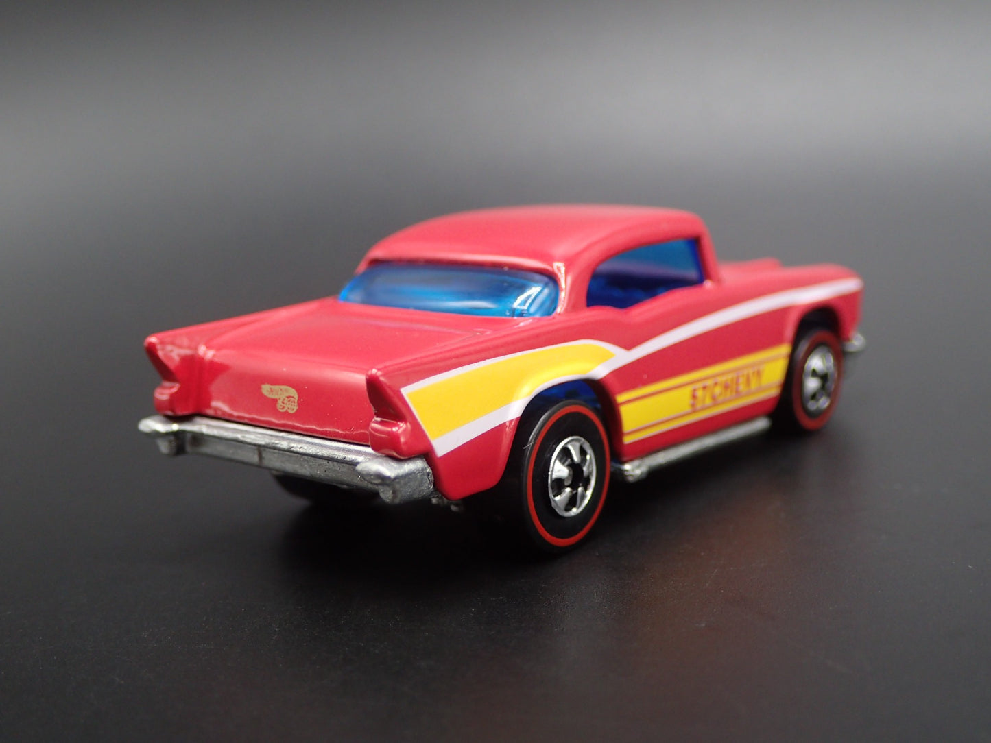 1957 57 CHEVY CHEVROLET BEL AIR 1:64 SCALE COLLECTIBLE DIORAMA DIECAST MODEL CAR