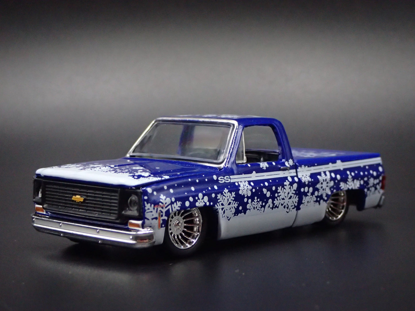 1973 73 CHEVY CHEVROLET CHEYENNE SQUARE BODY TRUCK 1/64 SCALE DIECAST MODEL CAR