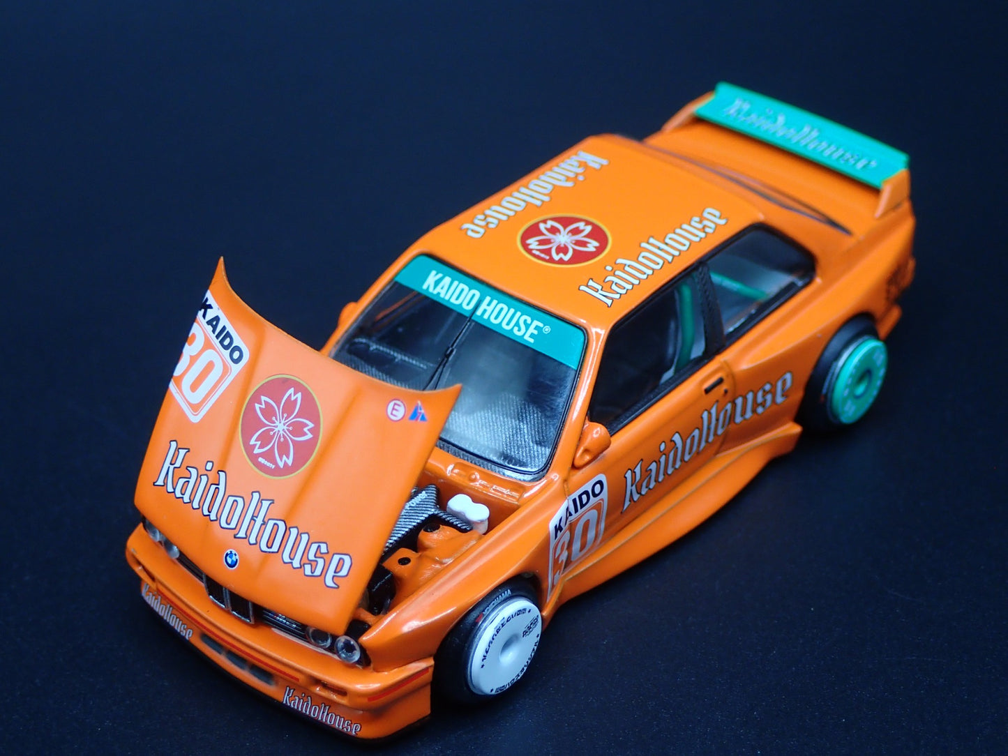 1986-1991 BMW M3 E30 KAIDO KAIDOHAUS V1 1:64 SCALE COLLECTIBLE DIECAST MODEL CAR