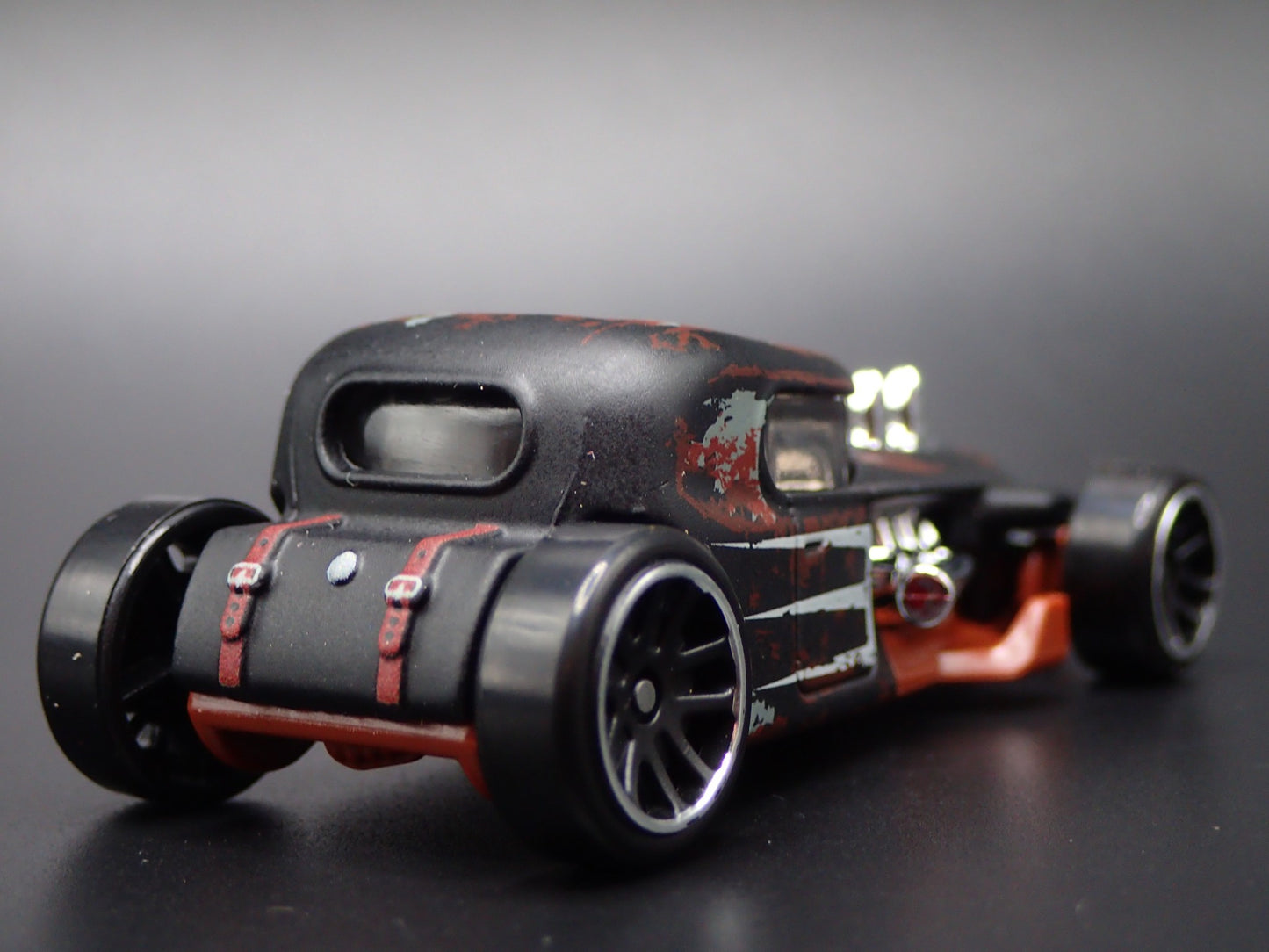 1932 32 FORD ROADSTER COUPE BARN FIND BLACK 1:64 SCALE DIORAMA DIECAST MODEL CAR