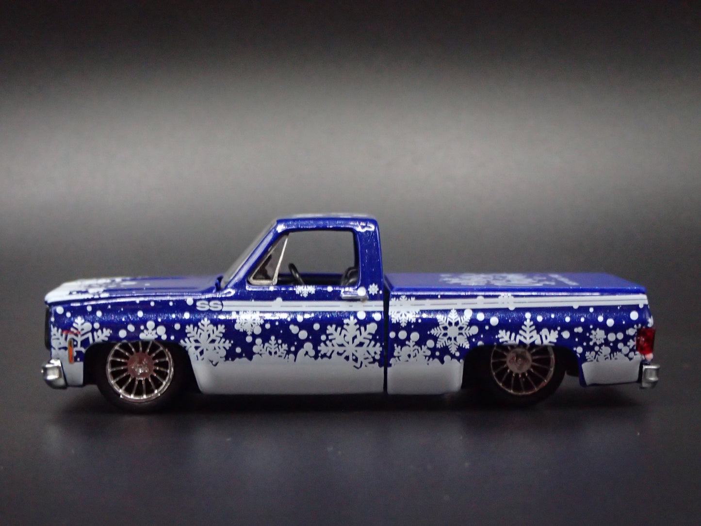1973 73 CHEVY CHEVROLET CHEYENNE SQUARE BODY TRUCK 1/64 SCALE DIECAST MODEL CAR