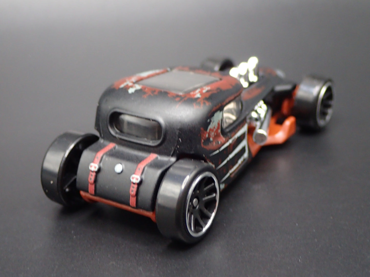 1932 32 FORD ROADSTER COUPE BARN FIND BLACK 1:64 SCALE DIORAMA DIECAST MODEL CAR