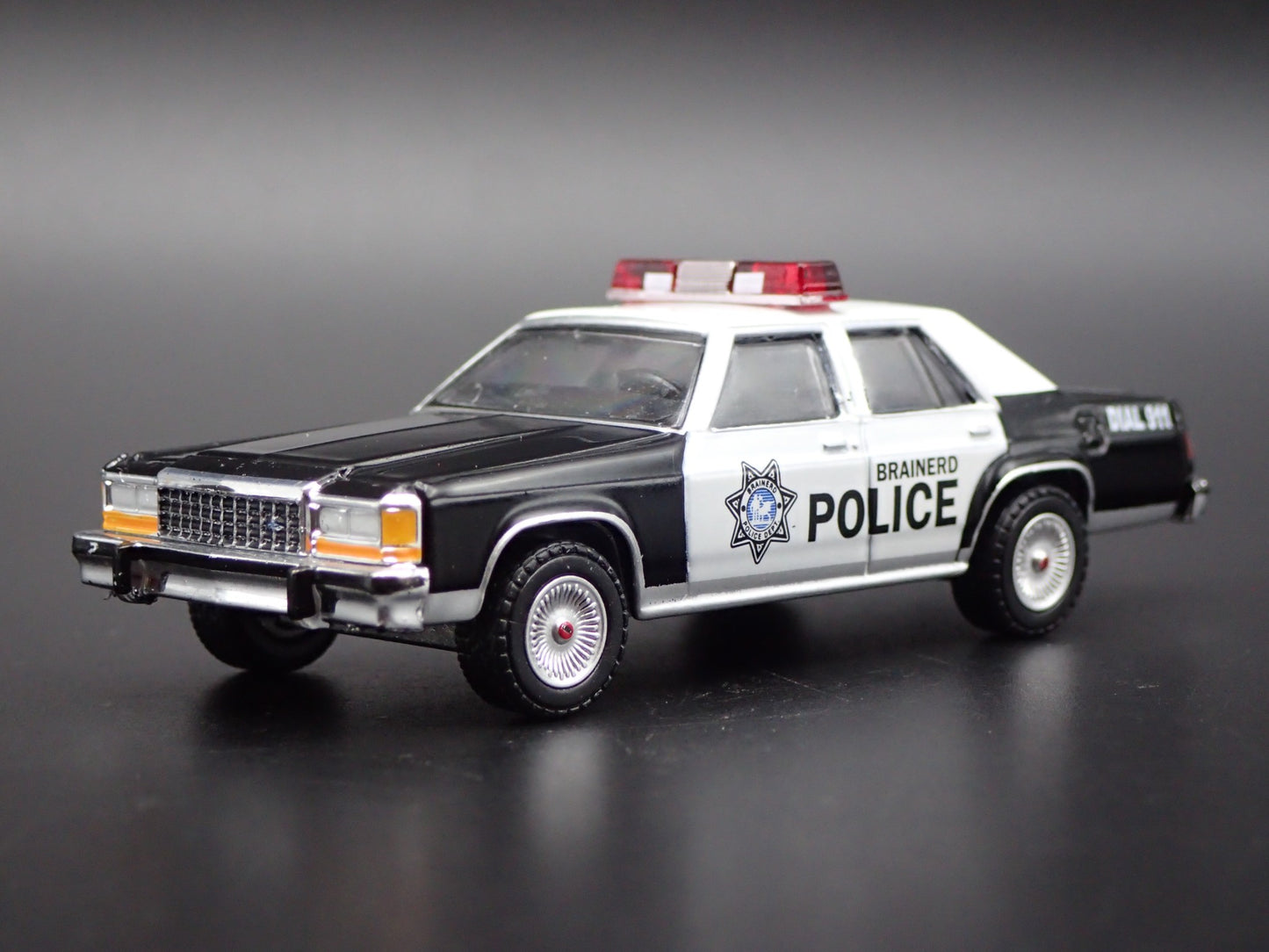 1986 86 FORD LTD CROWN VICTORIA BRAINERD, MN POLICE 1:64 SCALE DIECAST MODEL CAR